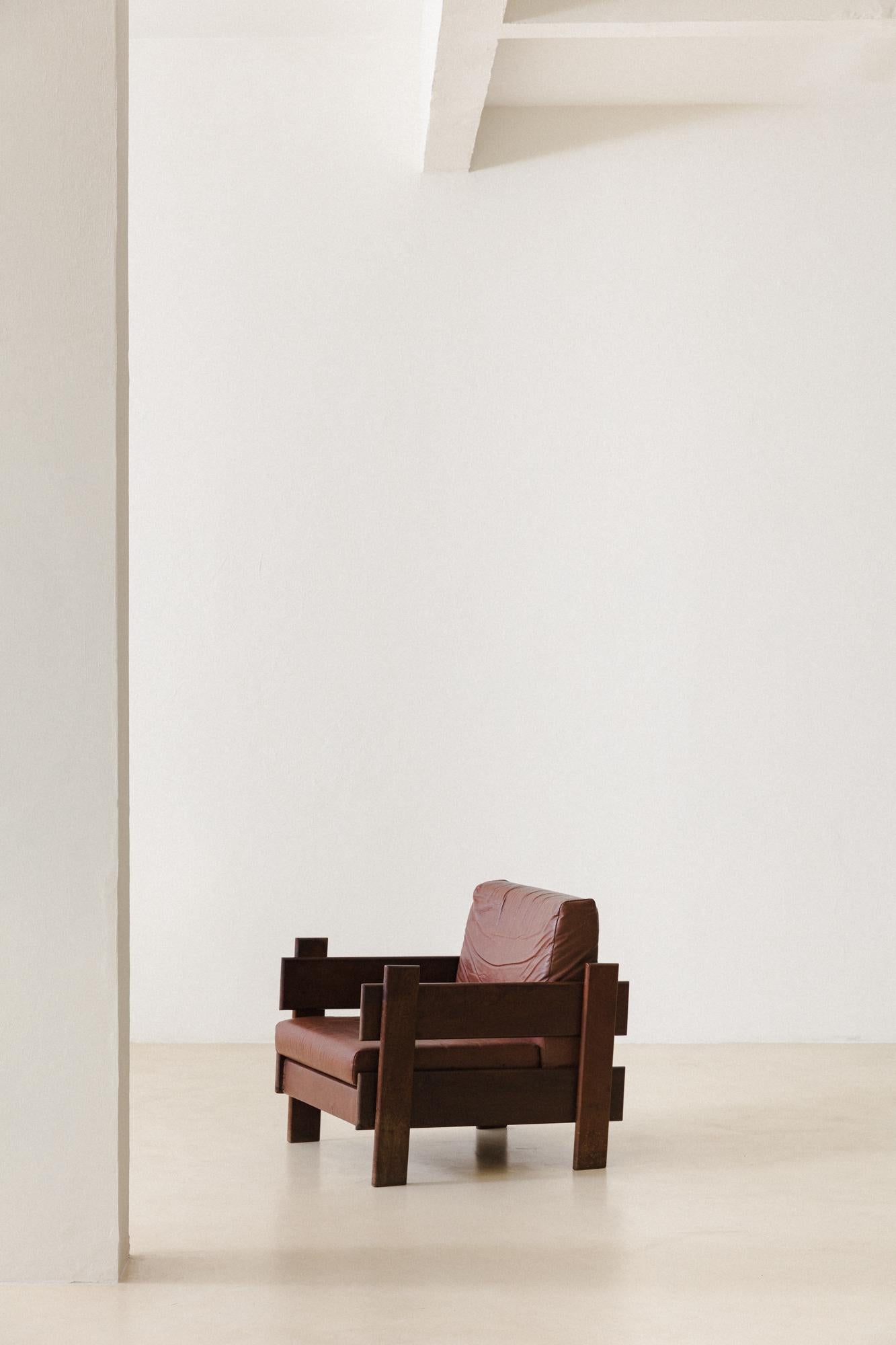 Milieu du XXe siècle Fauteuils en noyer massif au design brésilien du milieu du siècle, années 1960 en vente