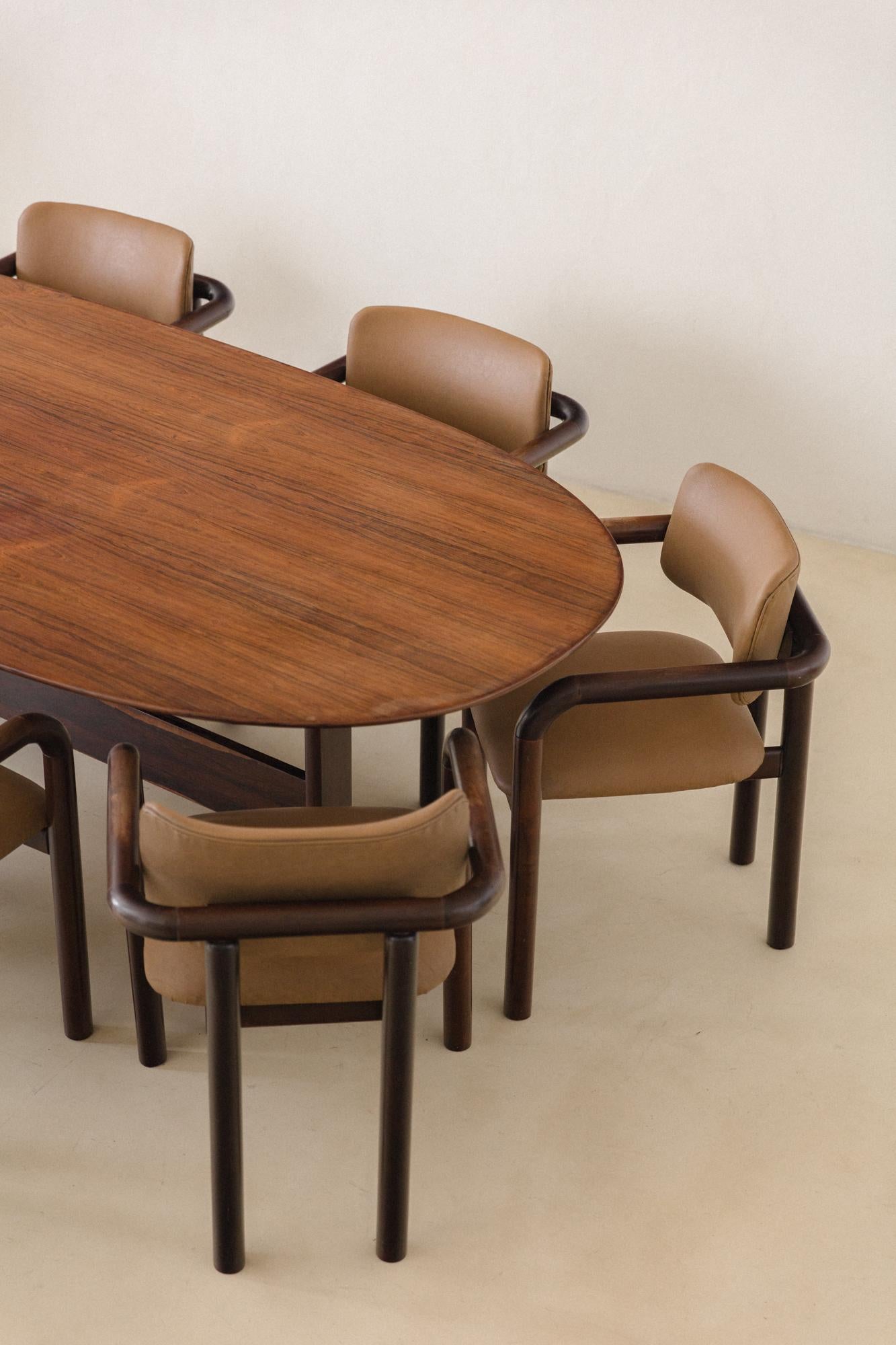 Brazilian Midcentury Dining Table in Rosewood, Unknown designer, 1960s For Sale 3