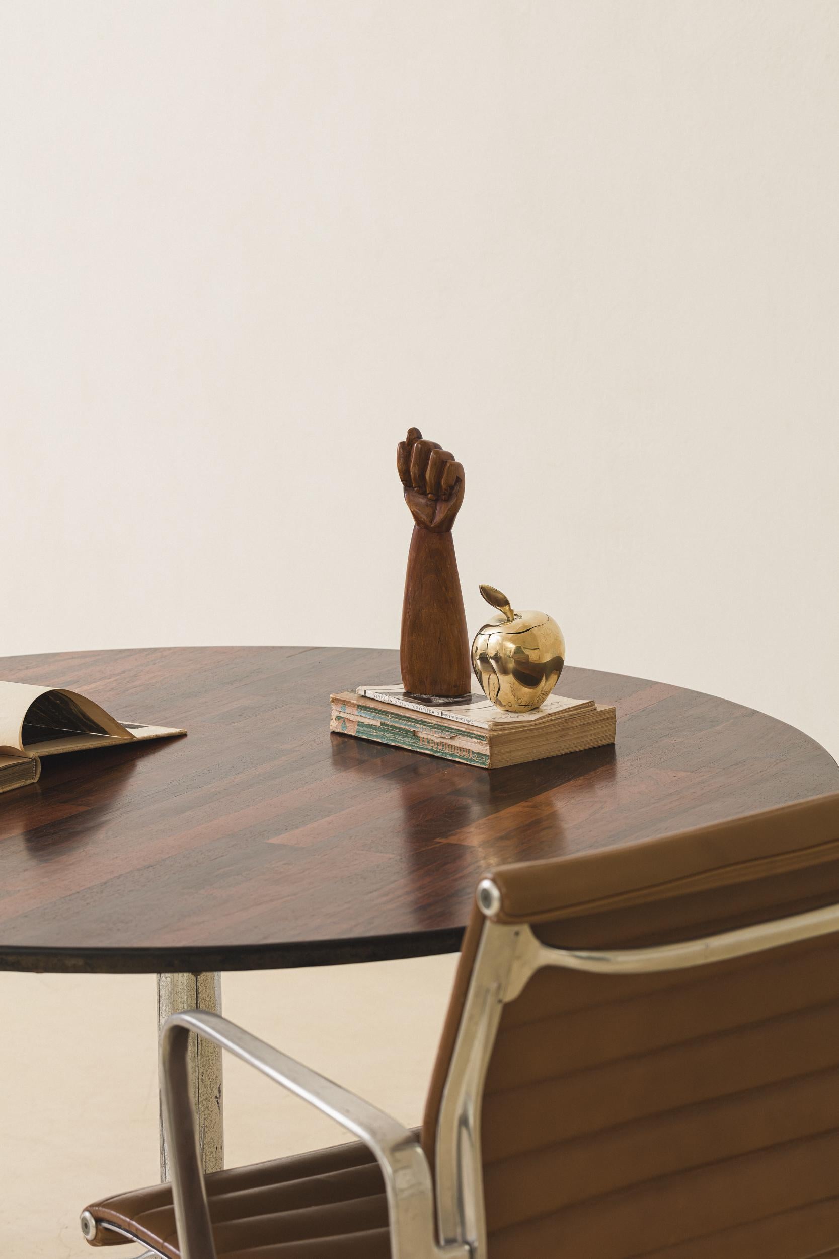 Table de salle à manger brésilienne du milieu du siècle en bois de rose, designer inconnu, années 1960 en vente 3