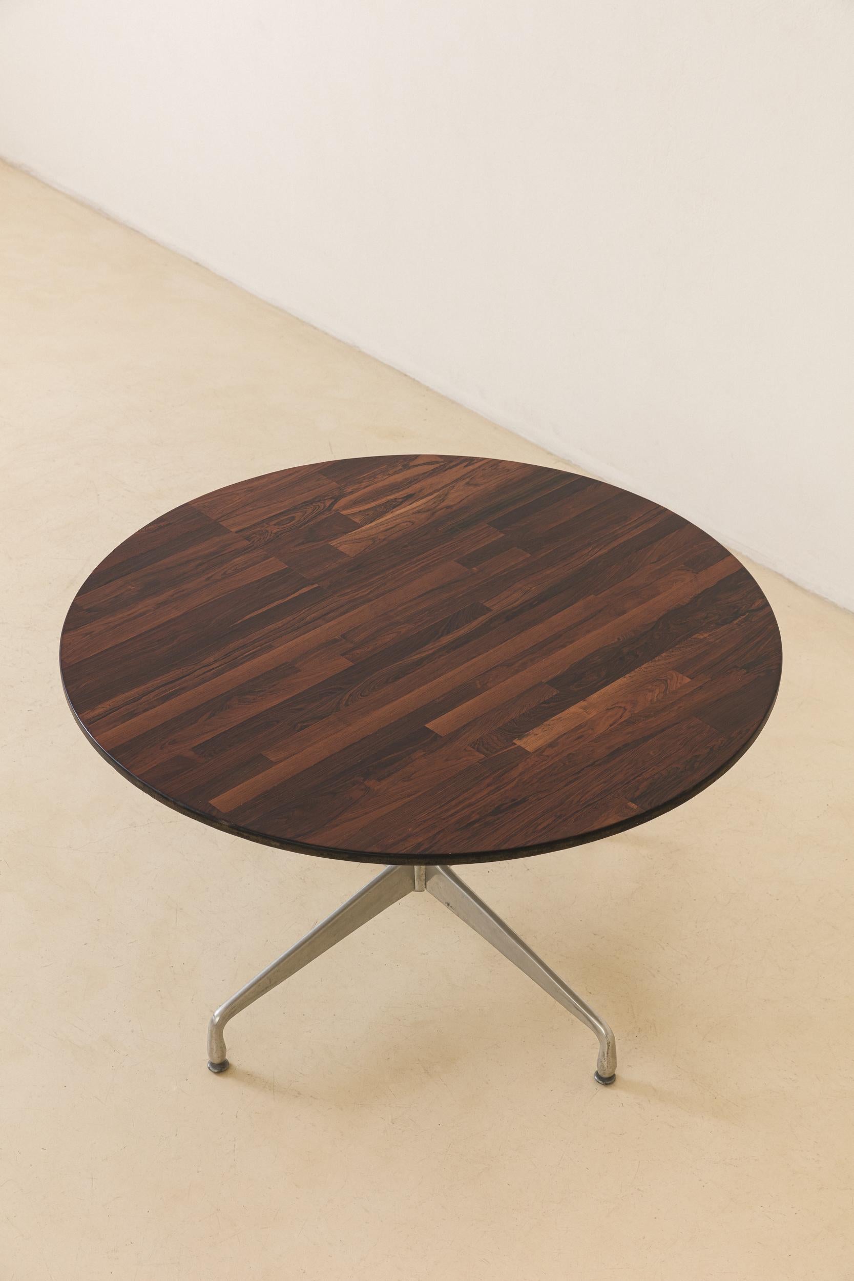 Table de salle à manger brésilienne du milieu du siècle en bois de rose, designer inconnu, années 1960 en vente 6