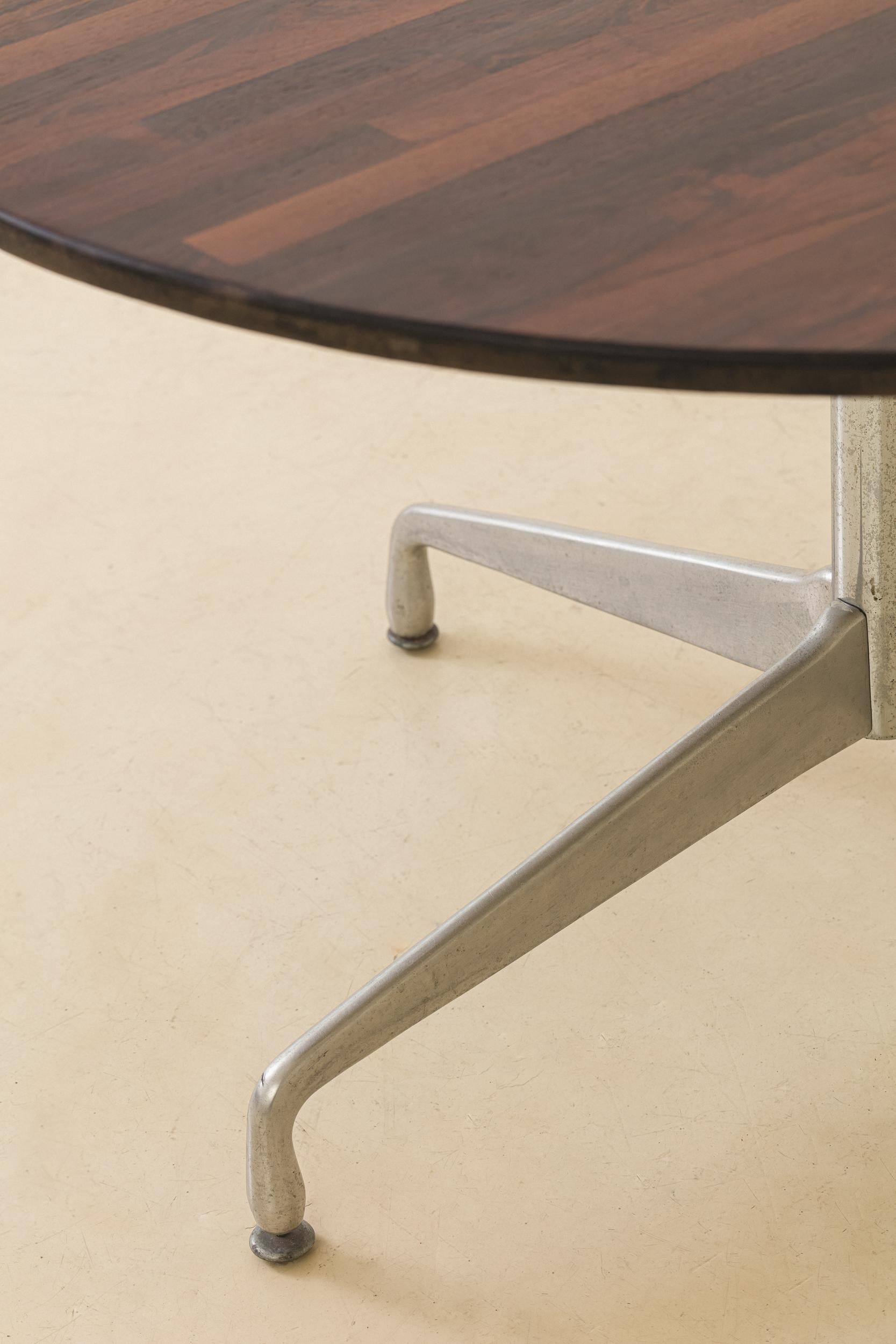 Table de salle à manger brésilienne du milieu du siècle en bois de rose, designer inconnu, années 1960 en vente 7