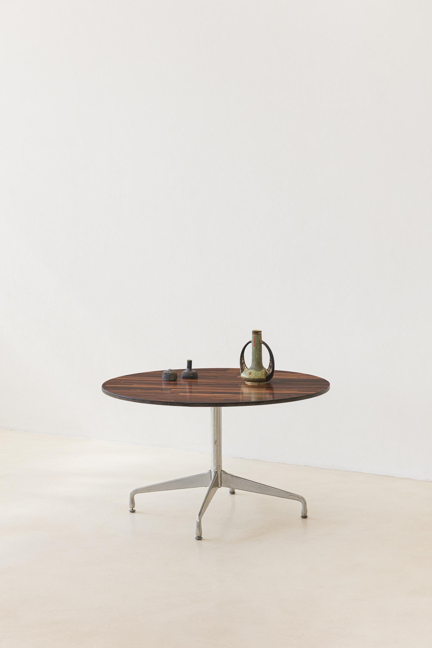 Mid-Century Modern Table de salle à manger brésilienne du milieu du siècle en bois de rose, designer inconnu, années 1960 en vente