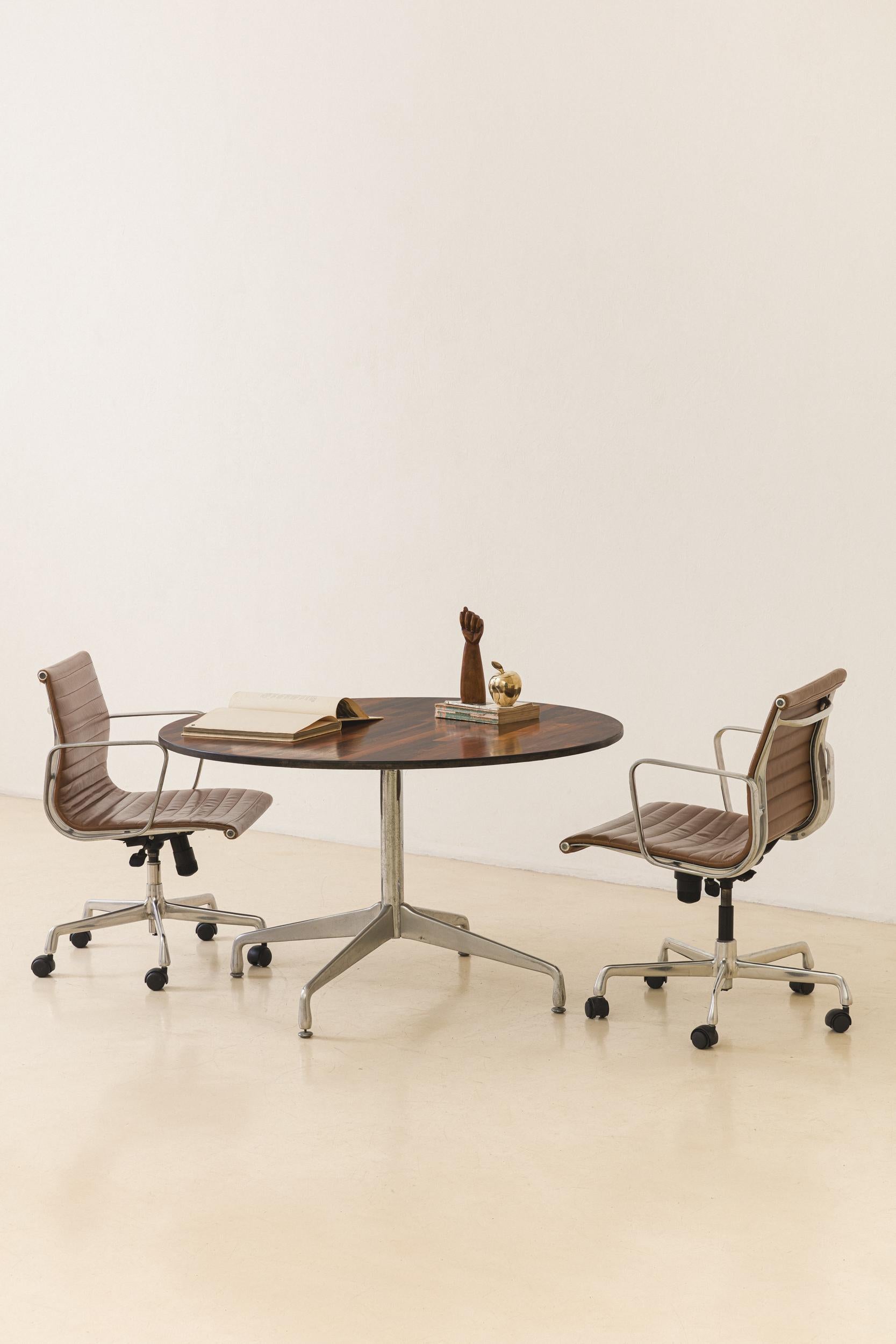 Métal Table de salle à manger brésilienne du milieu du siècle en bois de rose, designer inconnu, années 1960 en vente