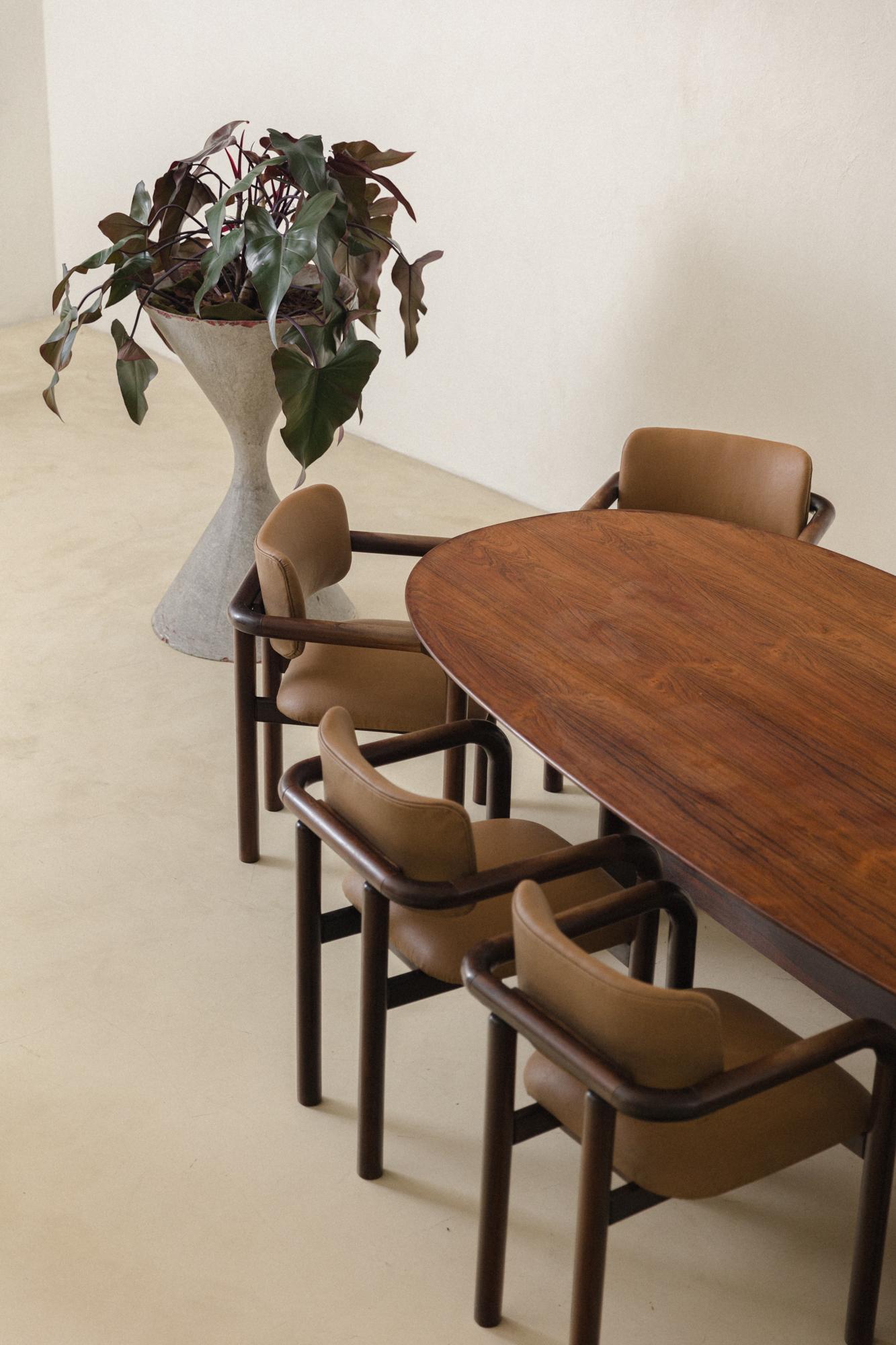 Brazilian Midcentury Dining Table in Rosewood, Unknown designer, 1960s For Sale 2