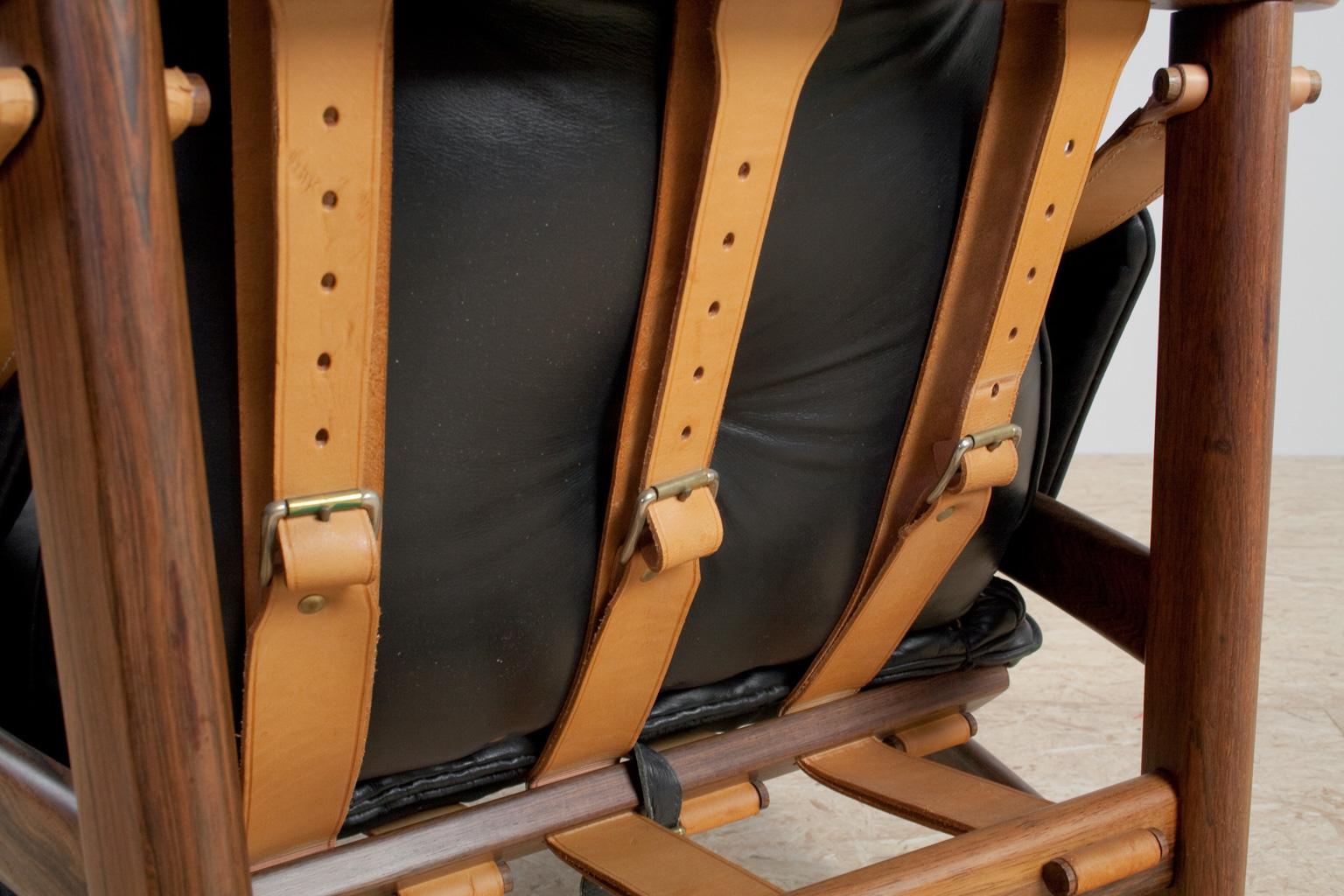 Set of Brazilian Modern Jean Gillon Chairs 1960s in Jacaranda and black leather 3