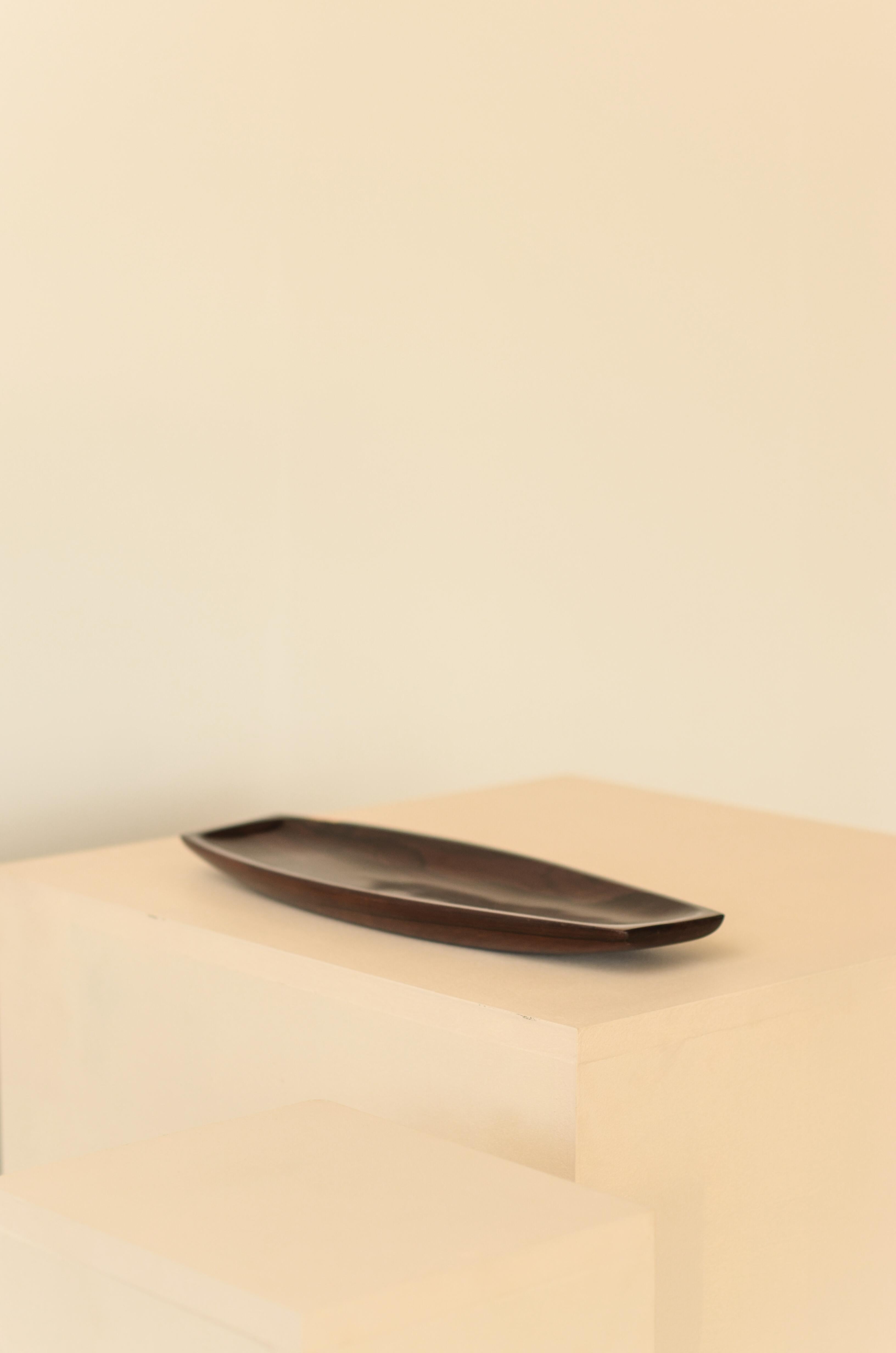 Solid rosewood platter by Jean Gillon model 704 from the WoodArt catalogue.

Jean Gillon (1919-2007) was born in Romania, where he graduated in Architecture and Fine Arts. In 1956 he moved to Brazil, where he developed an impressive and vast work as