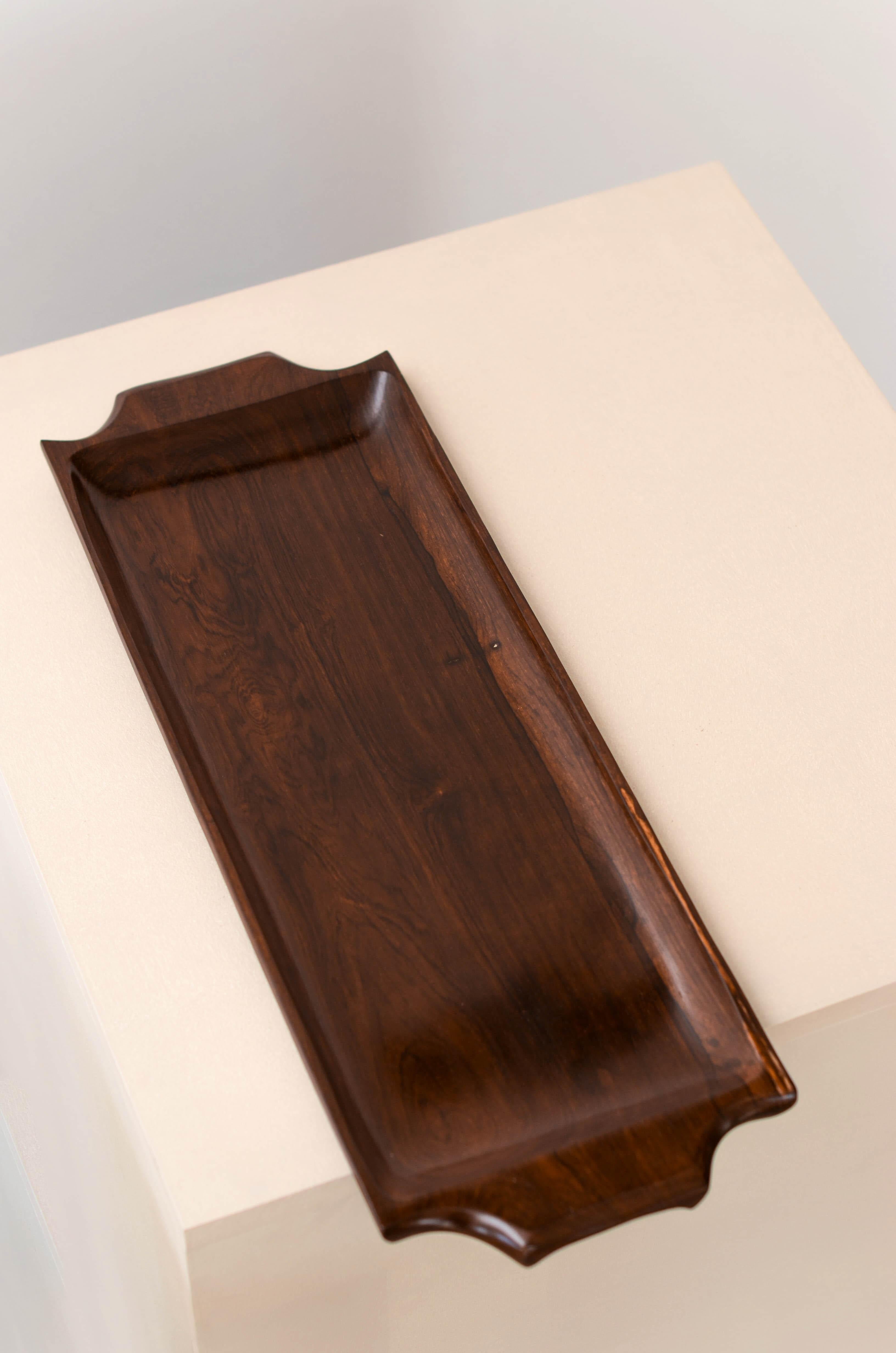 Brazilian Midcentury Serving Tray in Rosewood, c. 1970 In Good Condition For Sale In Rio De Janeiro, RJ