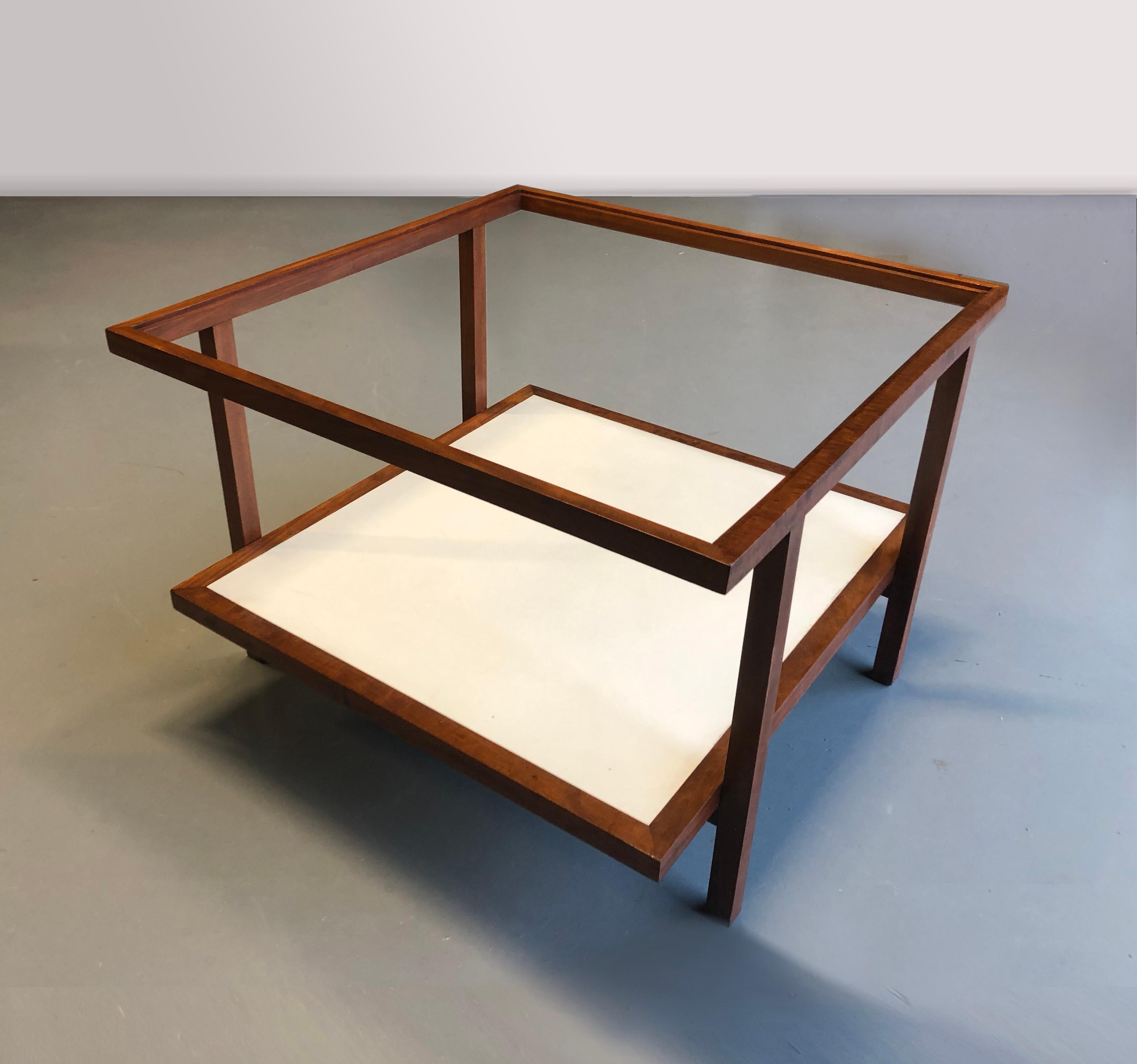 Brazilian Midcentury side table designed by Branco & Preto; Brazil 1950s Brasileño en venta