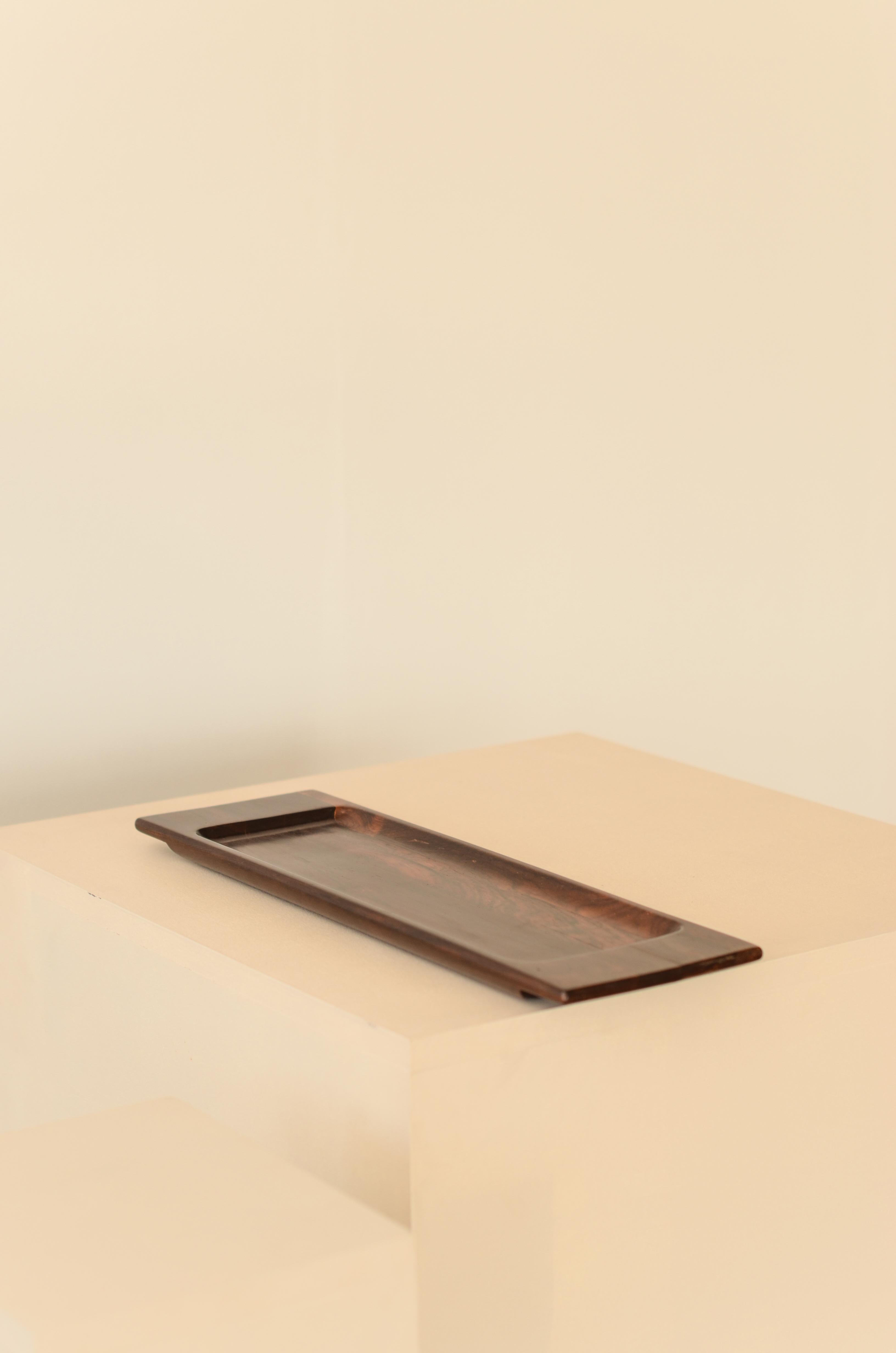 Rare solid rosewood tray by Jean Gillon model 701 from the WoodArt catalogue.

Jean Gillon (1919-2007) was born in Romania, where he graduated in Architecture and Fine Arts. In 1956 he moved to Brazil, where he developed an impressive and vast work