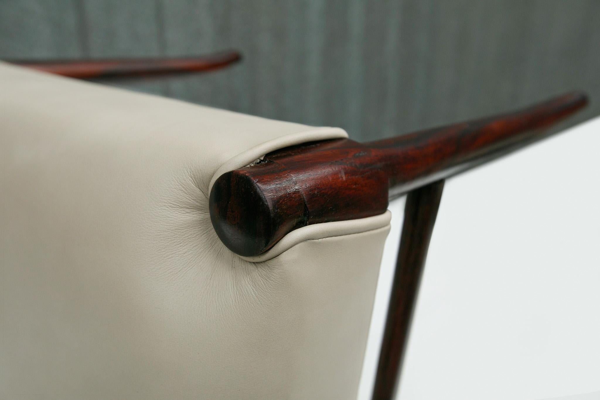Brazilian Modern 10 Chair Set in Hardwood & Beige Leather Joaquim Tenreiro 1960s For Sale 3