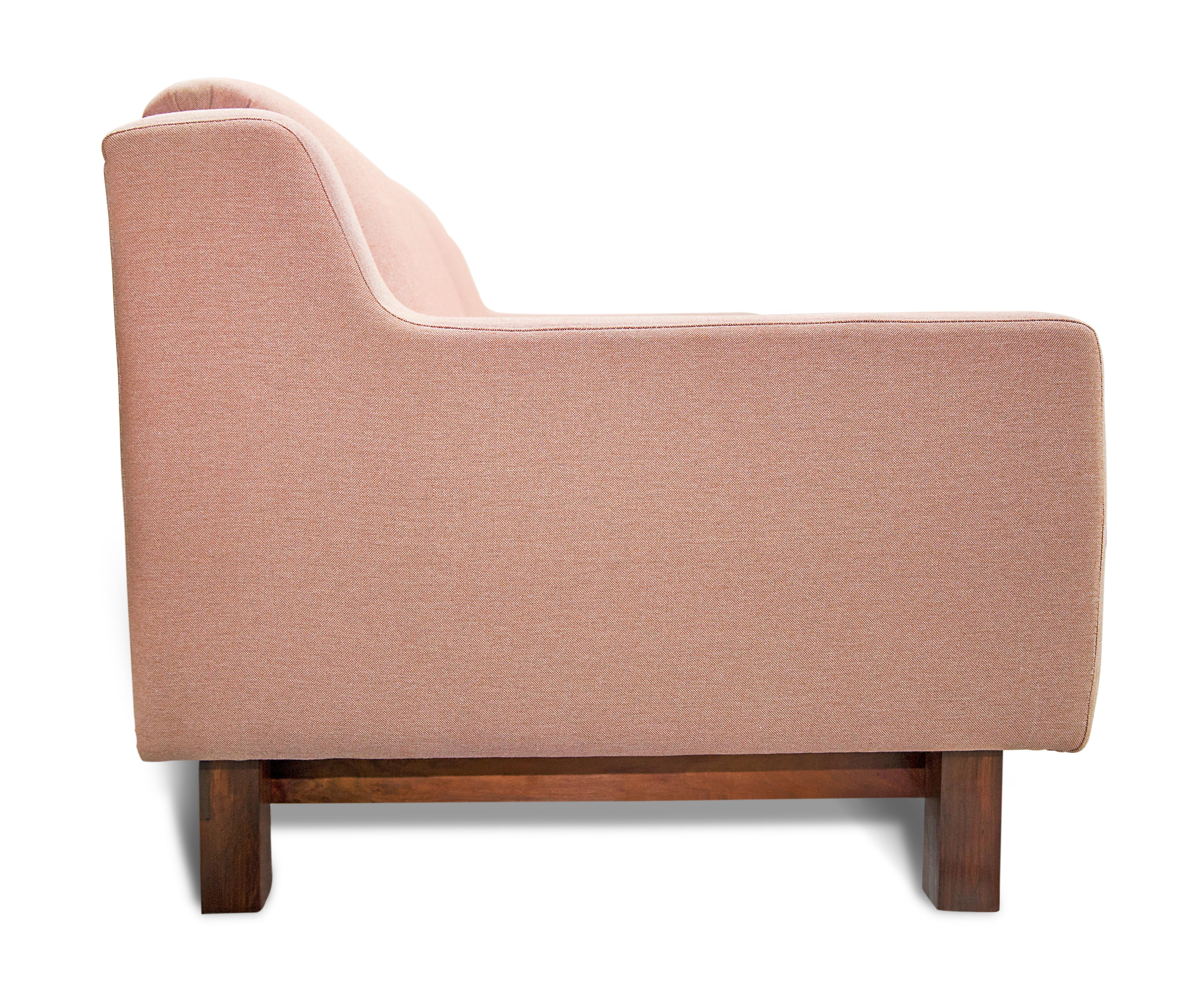 Modernes brasilianisches Sofa aus rosa Leinen und Hartholz, Sergio Rodrigues, 1960  im Angebot 1