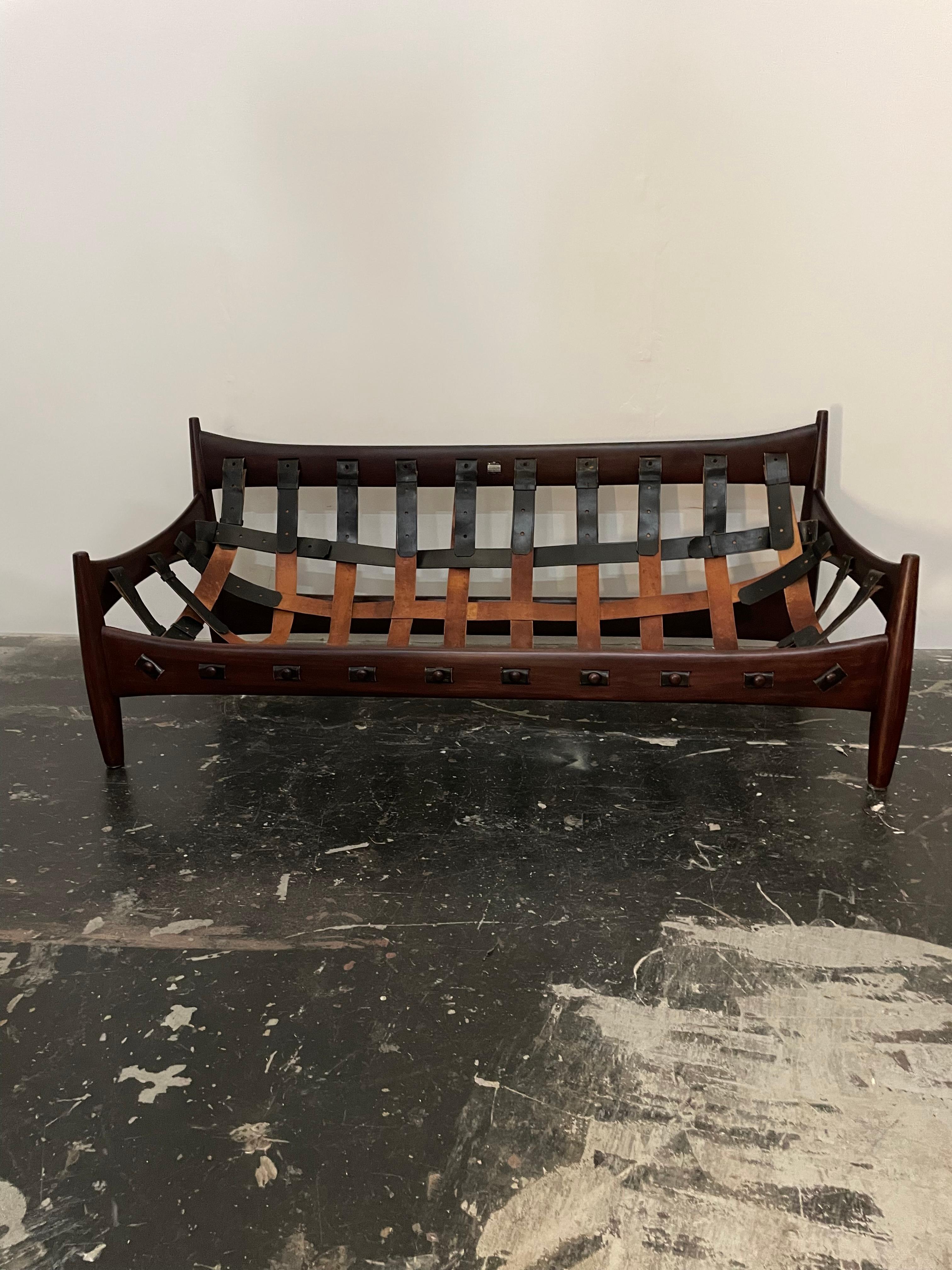 Canapé moderne brésilien Sergio Rodriguesin en cuir neuf Bon état - En vente à San Diego, CA