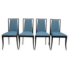 Ensemble de 4 chaises modernes brésiliennes en bois de feuillus et tissu bleu de G. Scapinelli, Brazi
