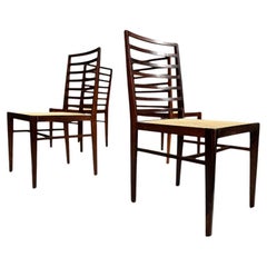 Ensemble de 4 chaises modernes brésiliennes en bois de feuillus et rotin, Joaquim Tenreiro, années 1950