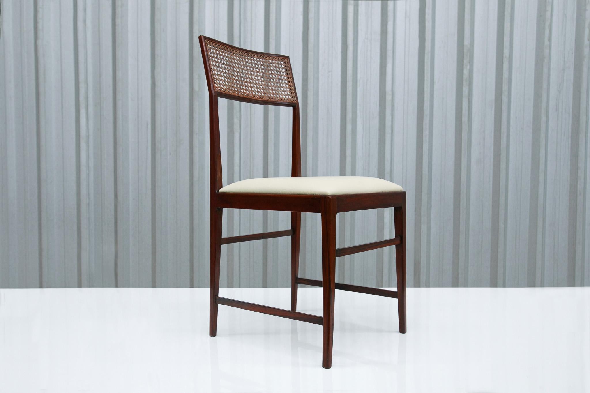 Brazilian Modern 4 Chair Set in Hardwood, Cane, Leather, Joaquim Tenreiro 1950s For Sale 4