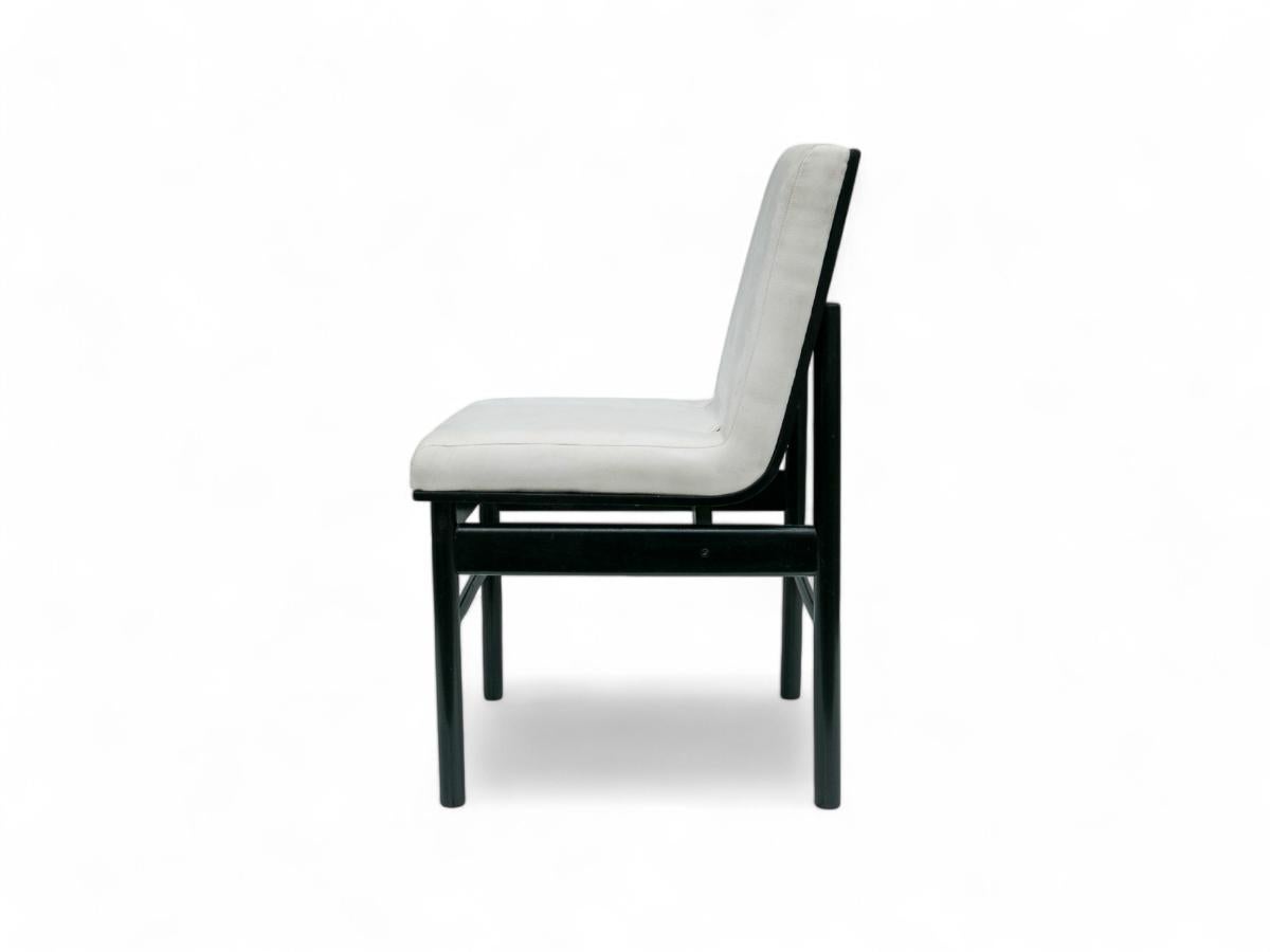 Brazilian Modern 6 Chair Set in Off White Velvet & Ebony Hardwood Novo Rumo 1960 In Good Condition For Sale In New York, NY