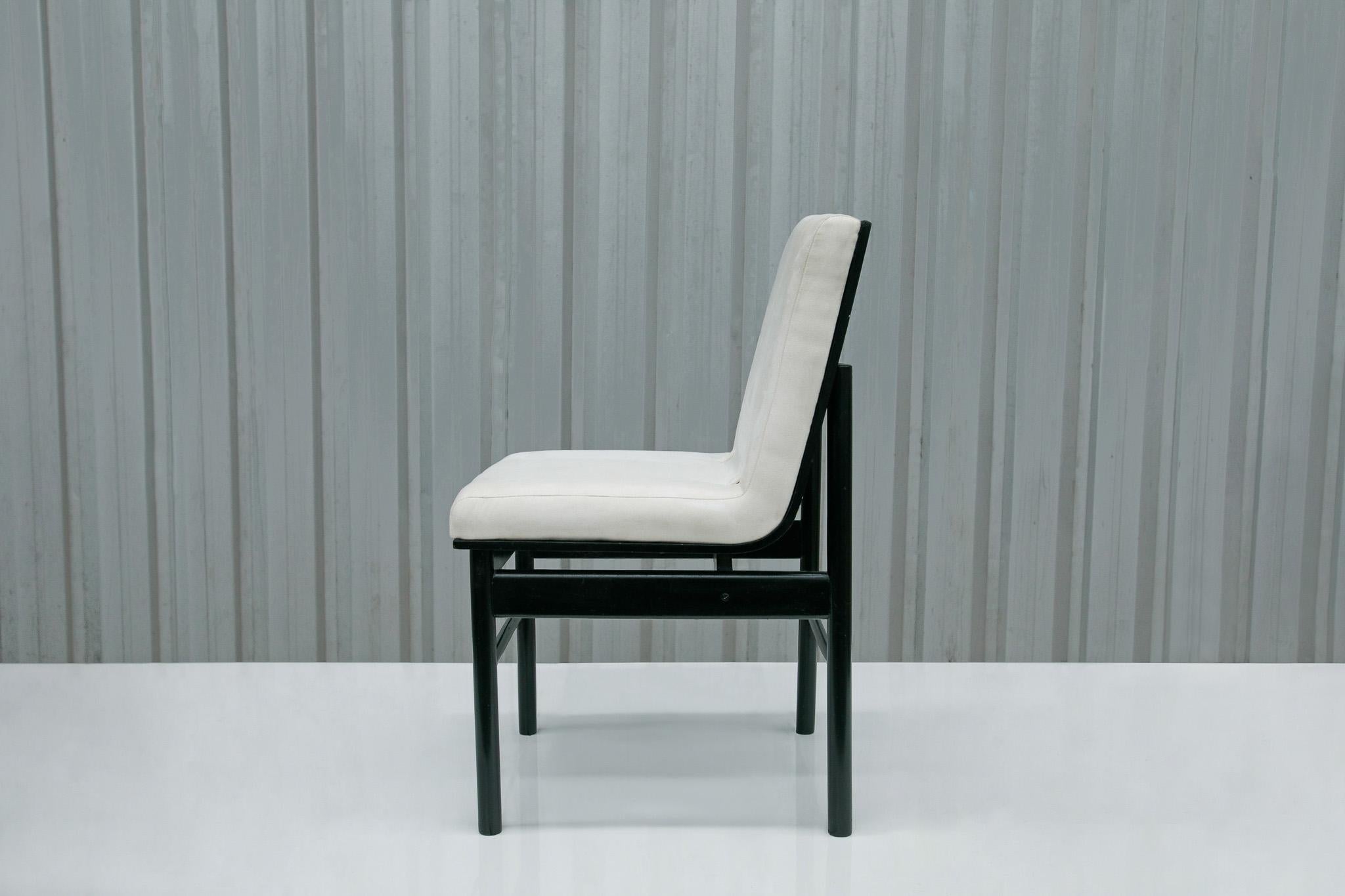 Brazilian Modern 6 Chair Set in Off White Velvet & Ebony Hardwood Novo Rumo 1960 In Good Condition For Sale In New York, NY
