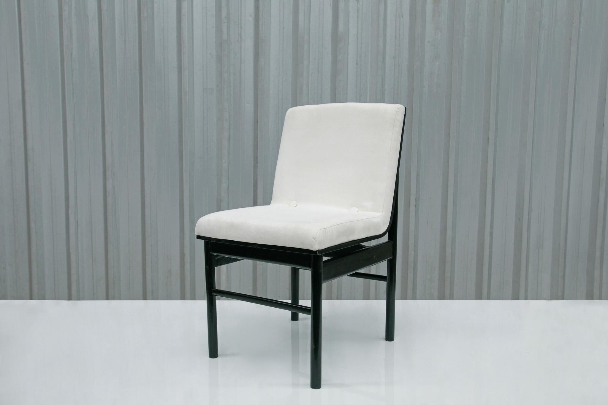 20th Century Brazilian Modern 6 Chair Set in Off White Velvet & Ebony Hardwood Novo Rumo 1960