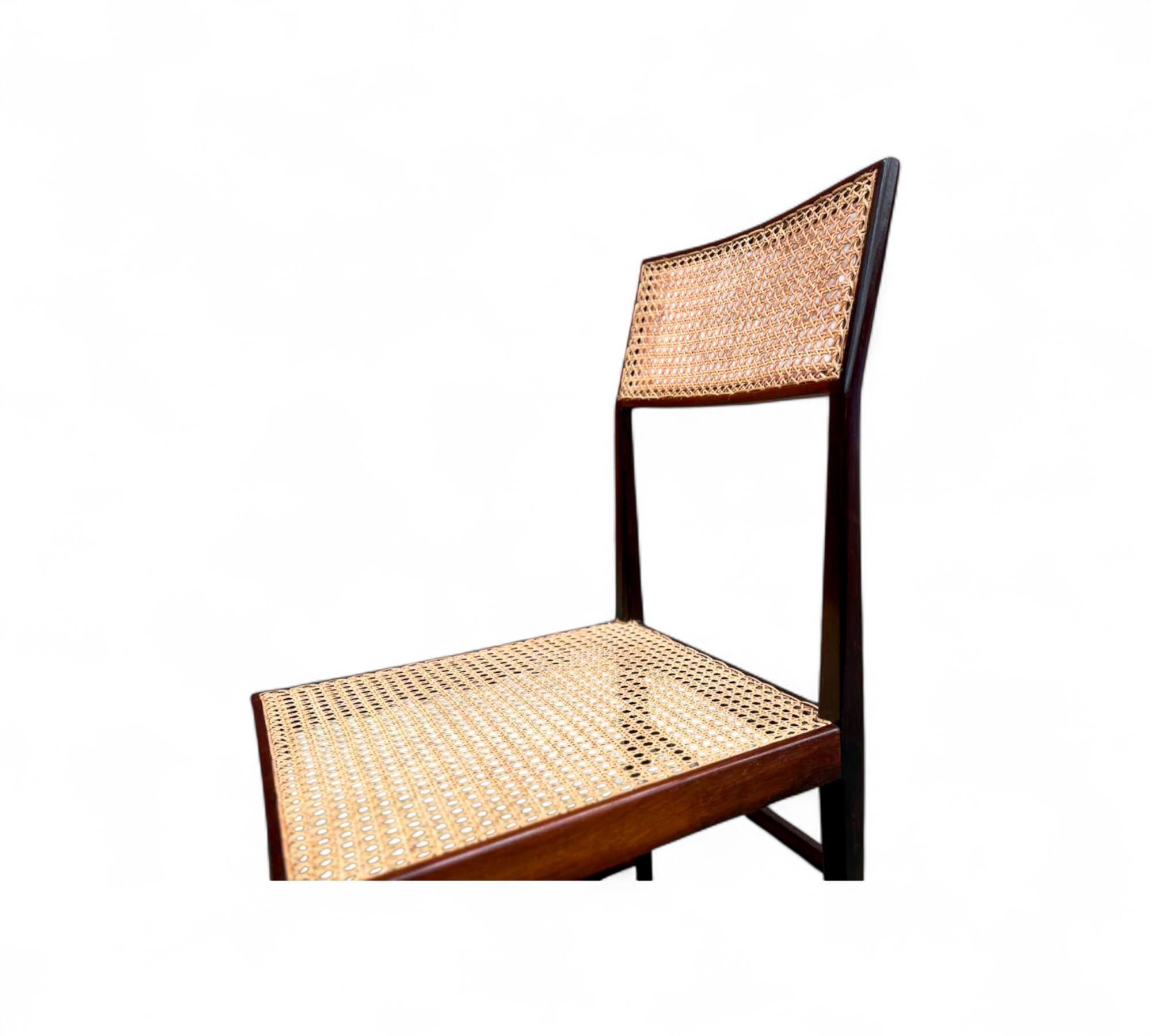 Brésilien Chaise d'appoint moderne brésilienne en bois dur et cannage, Joaquim Tenreiro, années 1950 en vente