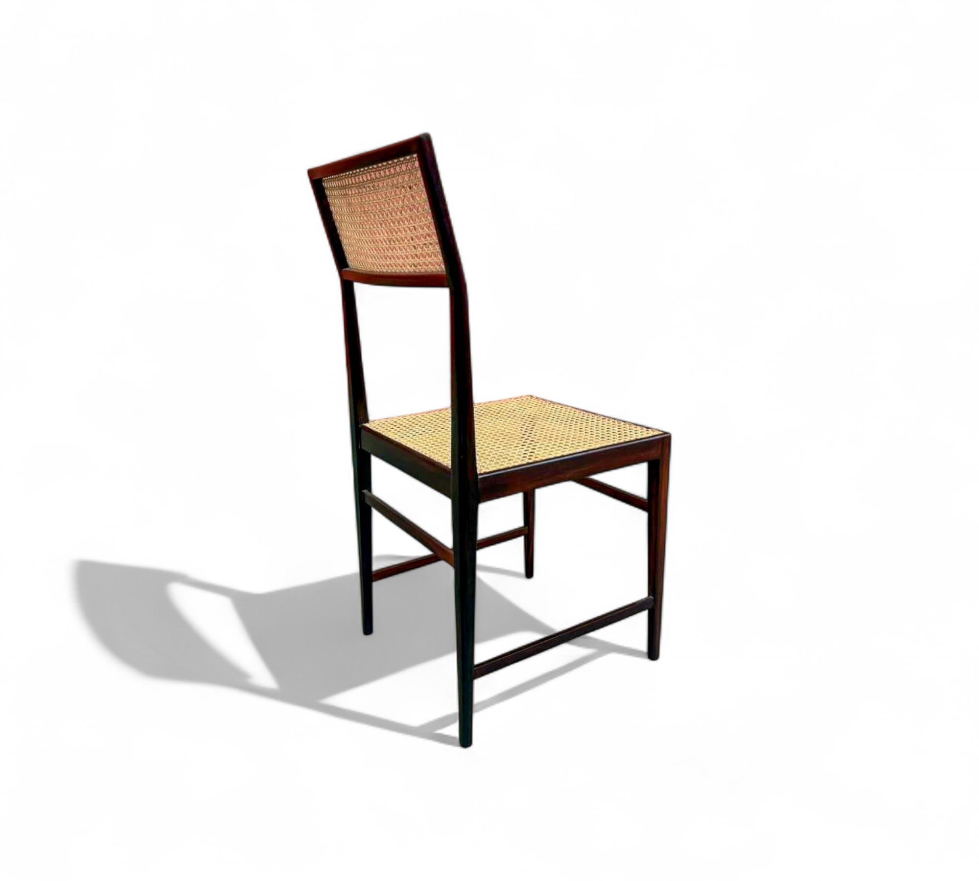Chaise d'appoint moderne brésilienne en bois dur et cannage, Joaquim Tenreiro, années 1950 en vente 1
