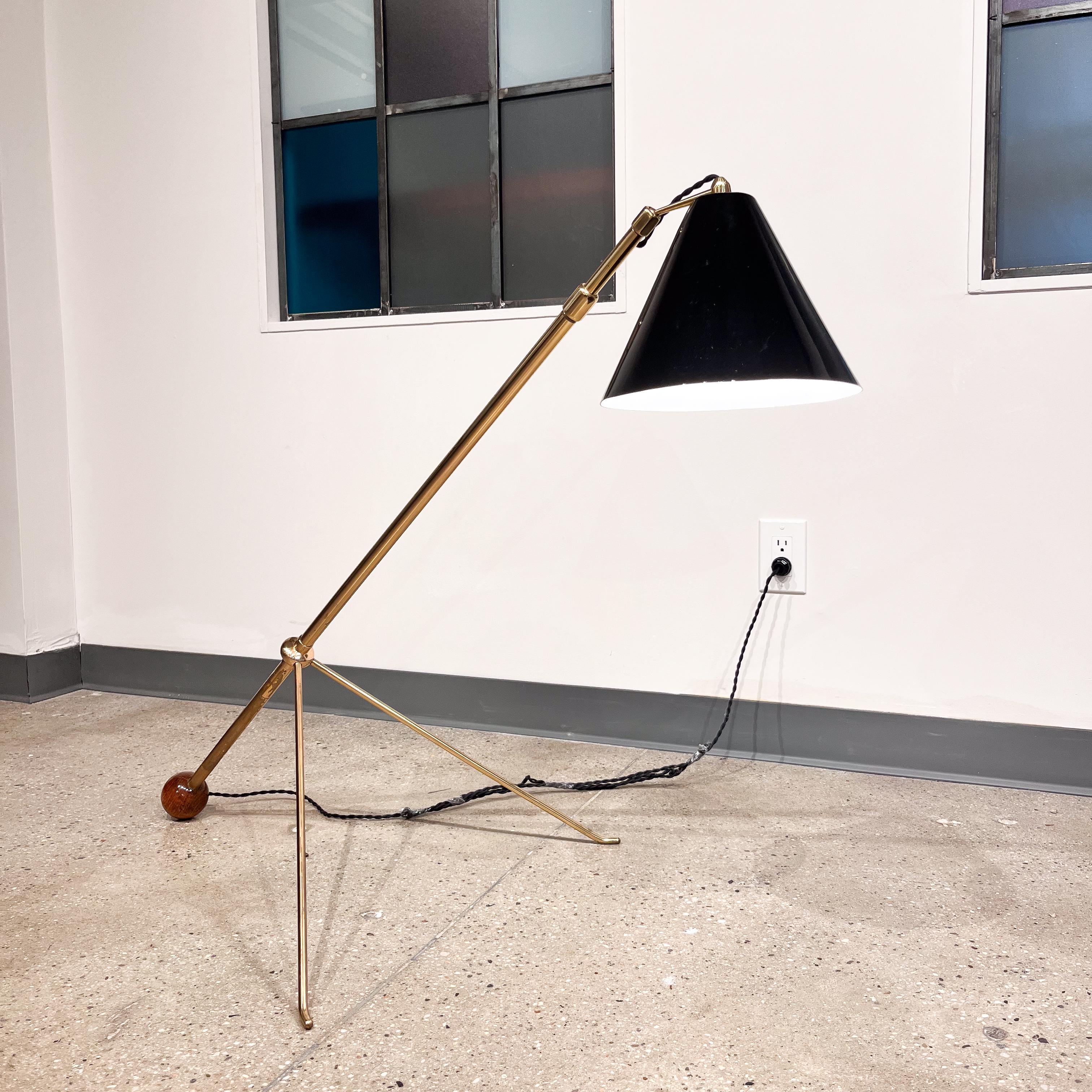 Brazilian Modern Adjustable Floor Lamp in Brass & Wood Detail, Unknown, c. 1960 For Sale 2