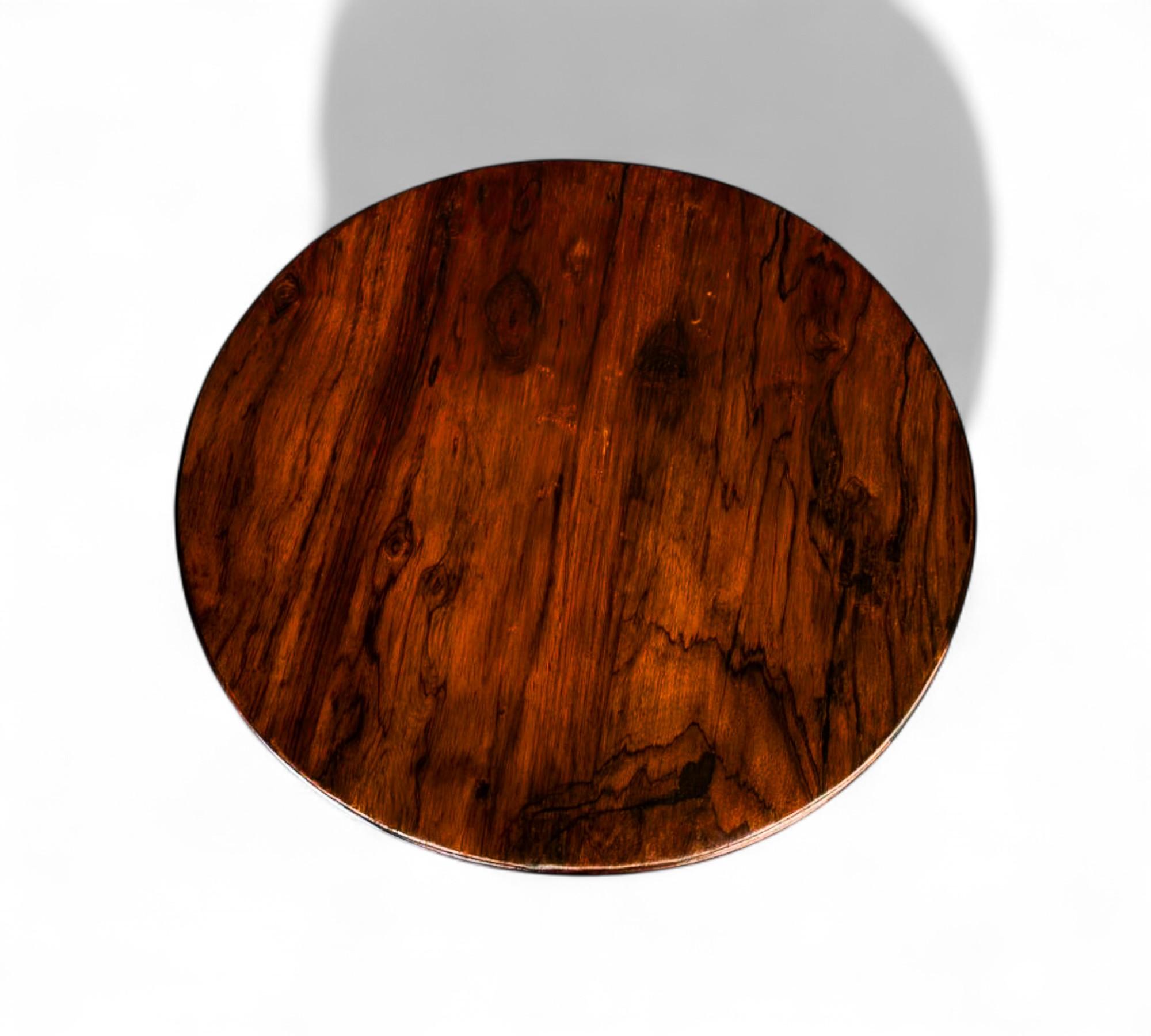 Brésilien Table d'appoint brésilienne moderne 