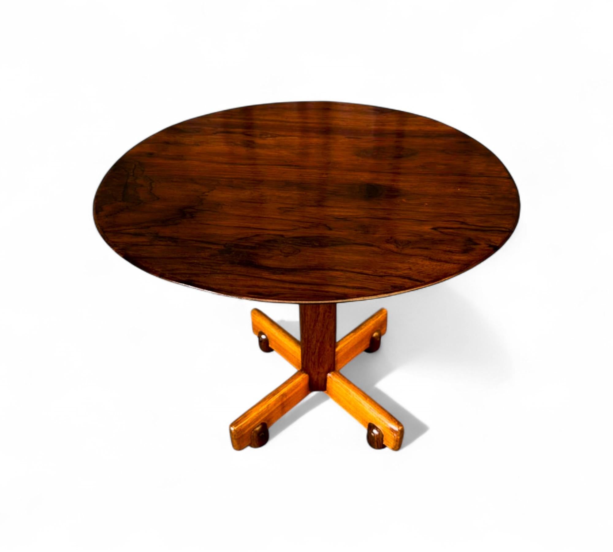 Table d'appoint brésilienne moderne 