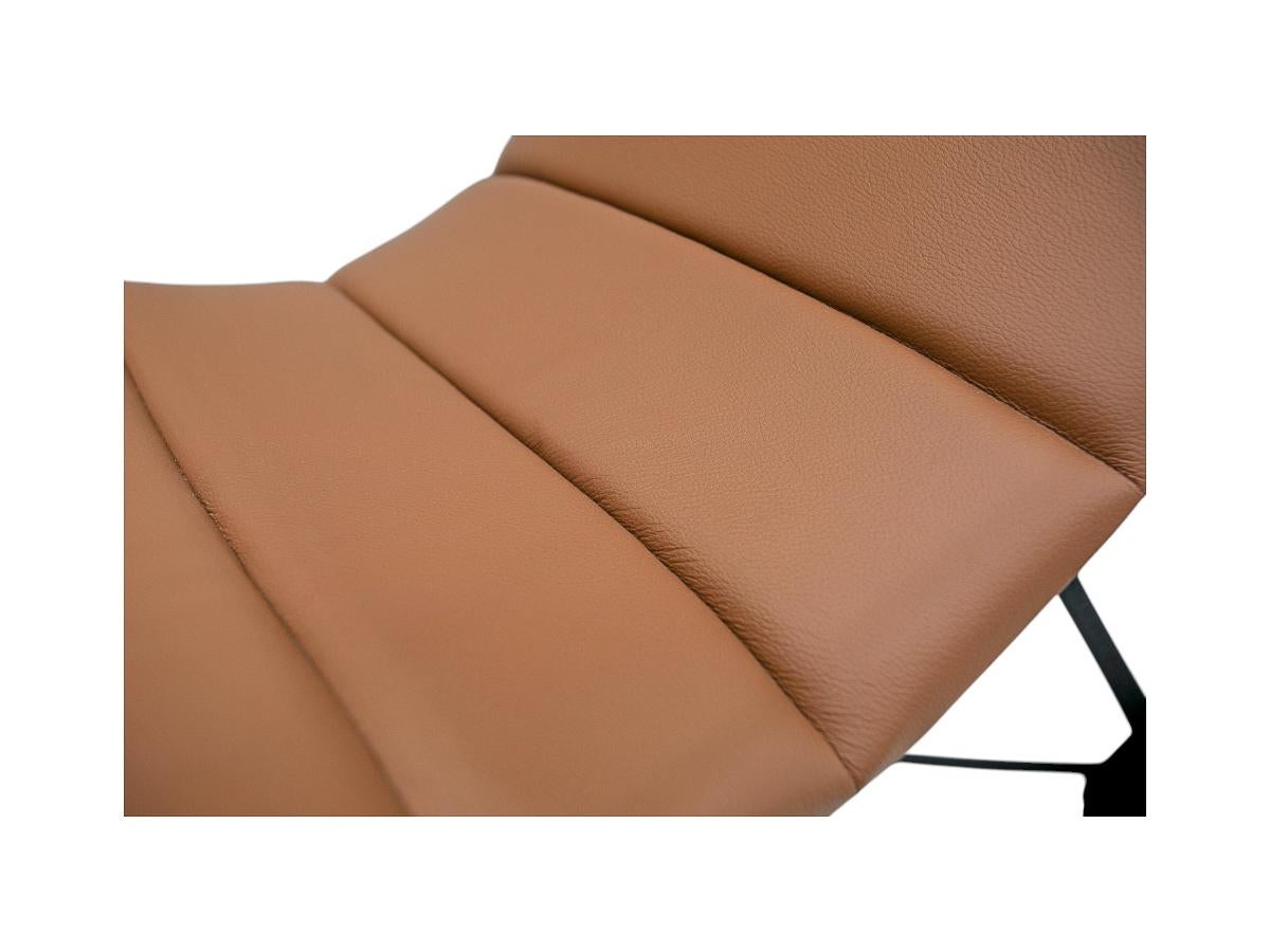 20ième siècle Fauteuil moderne brésilien en cuir et fer brun, Carlo Hauner, années 1950, Brésil en vente