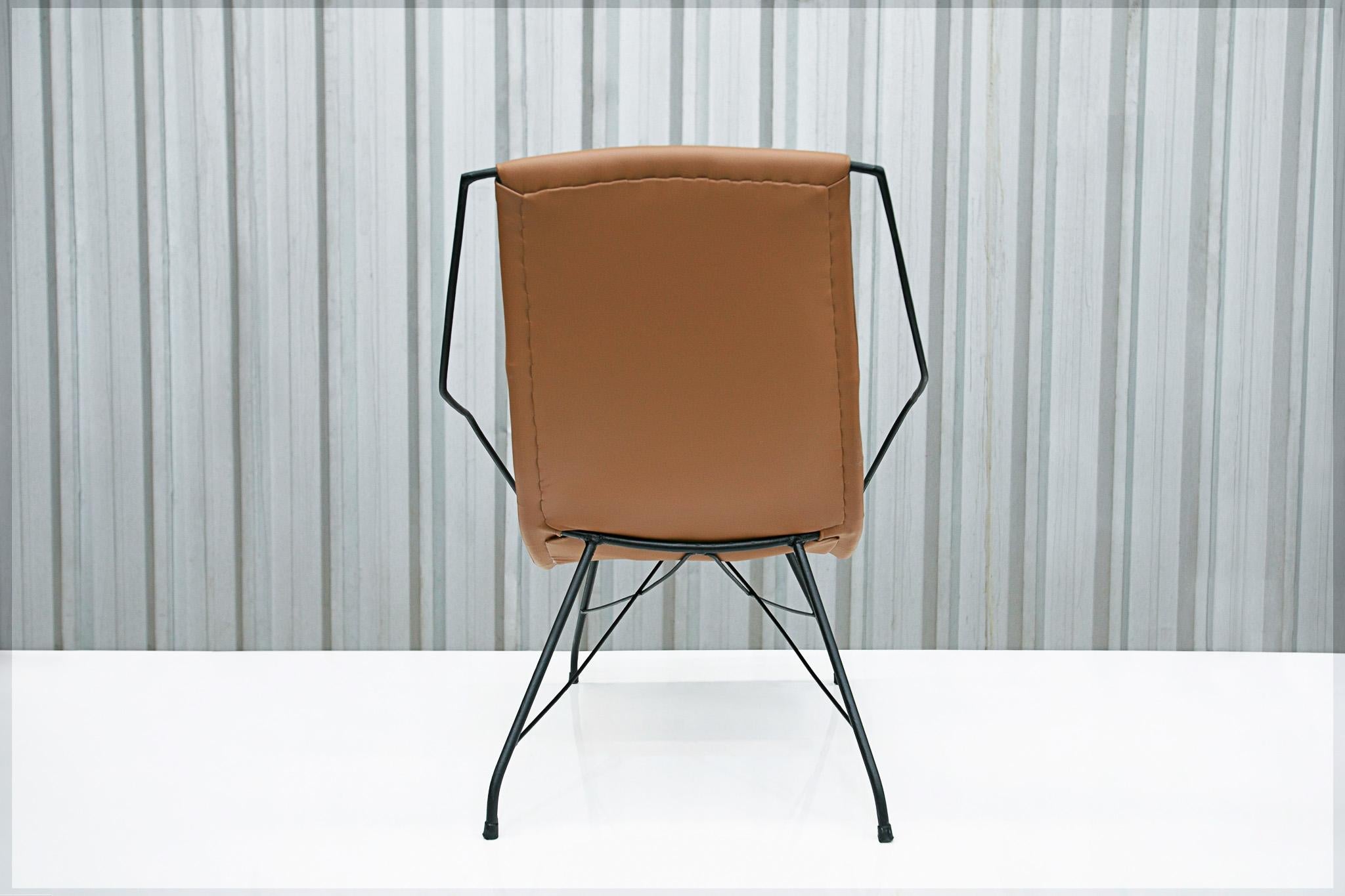 Brazilian Modern Armchair in Brown Leather & Iron, Carlo Hauner, 1950s, Brazil In Good Condition For Sale In New York, NY