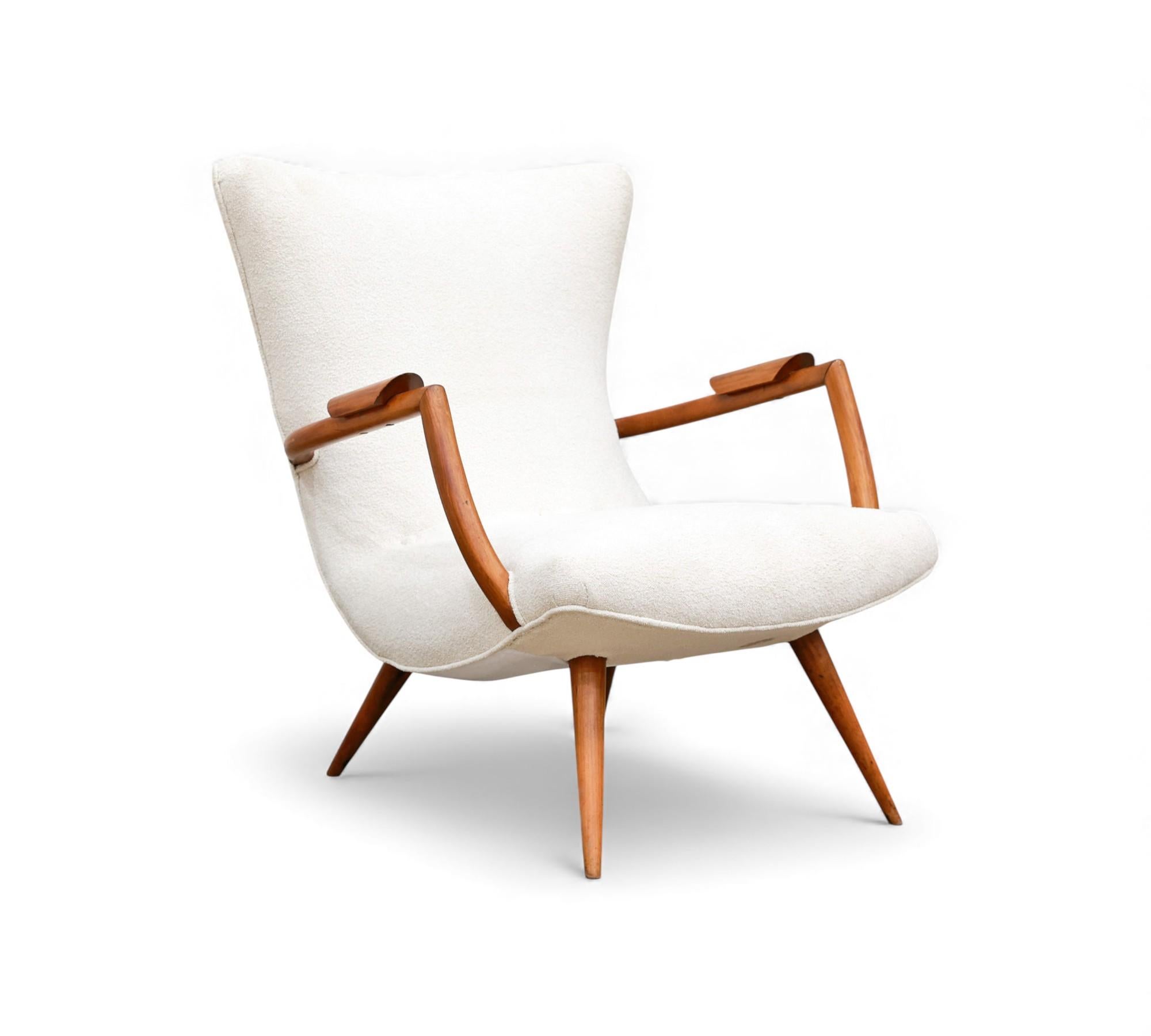 Mid-Century moderno Brazilian Modern Armchair in Caviuna & Boucle by Giuseppe Scapinelli, 1950s in vendita