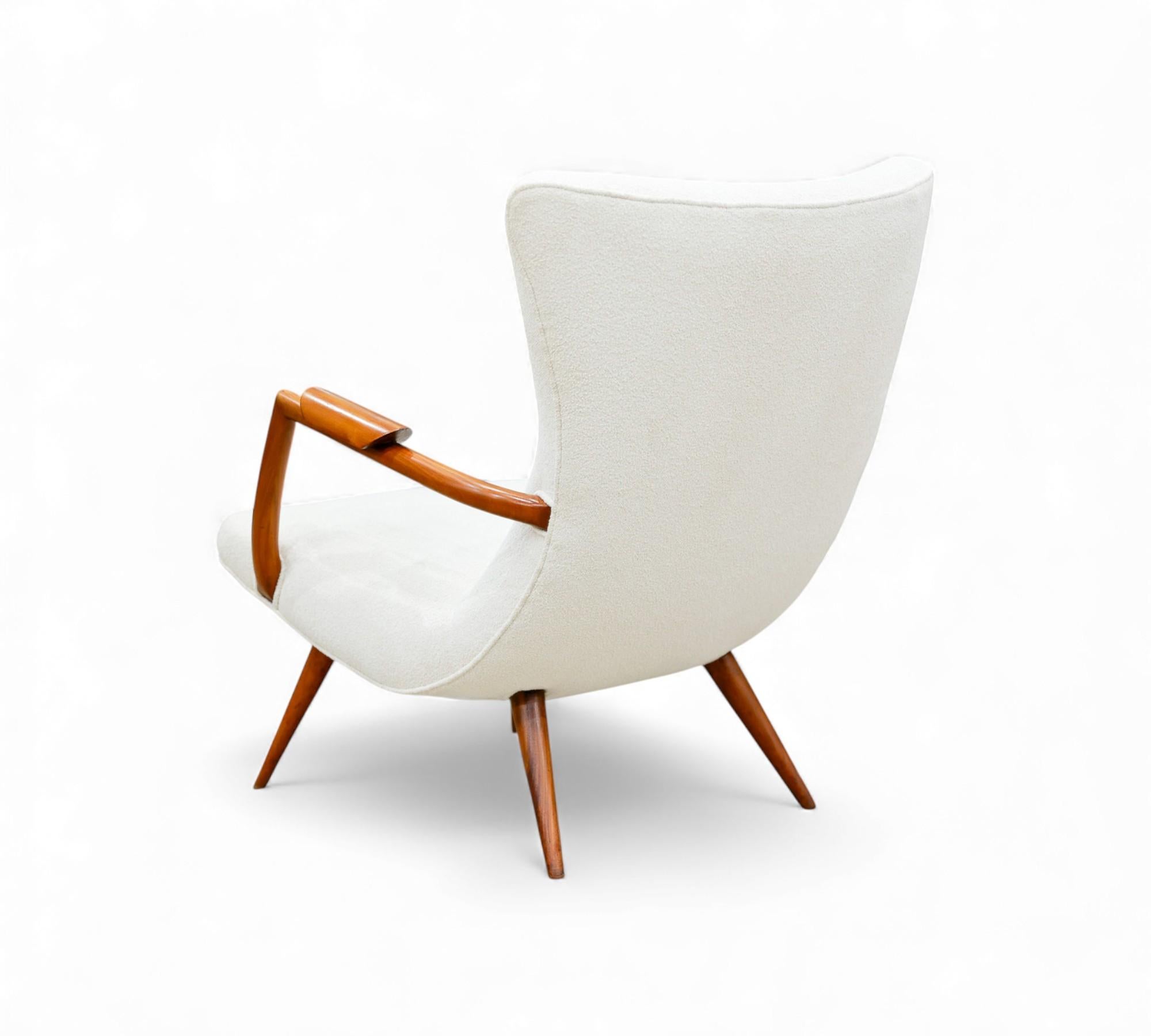 Legno massiccio Brazilian Modern Armchair in Caviuna & Boucle by Giuseppe Scapinelli, 1950s in vendita
