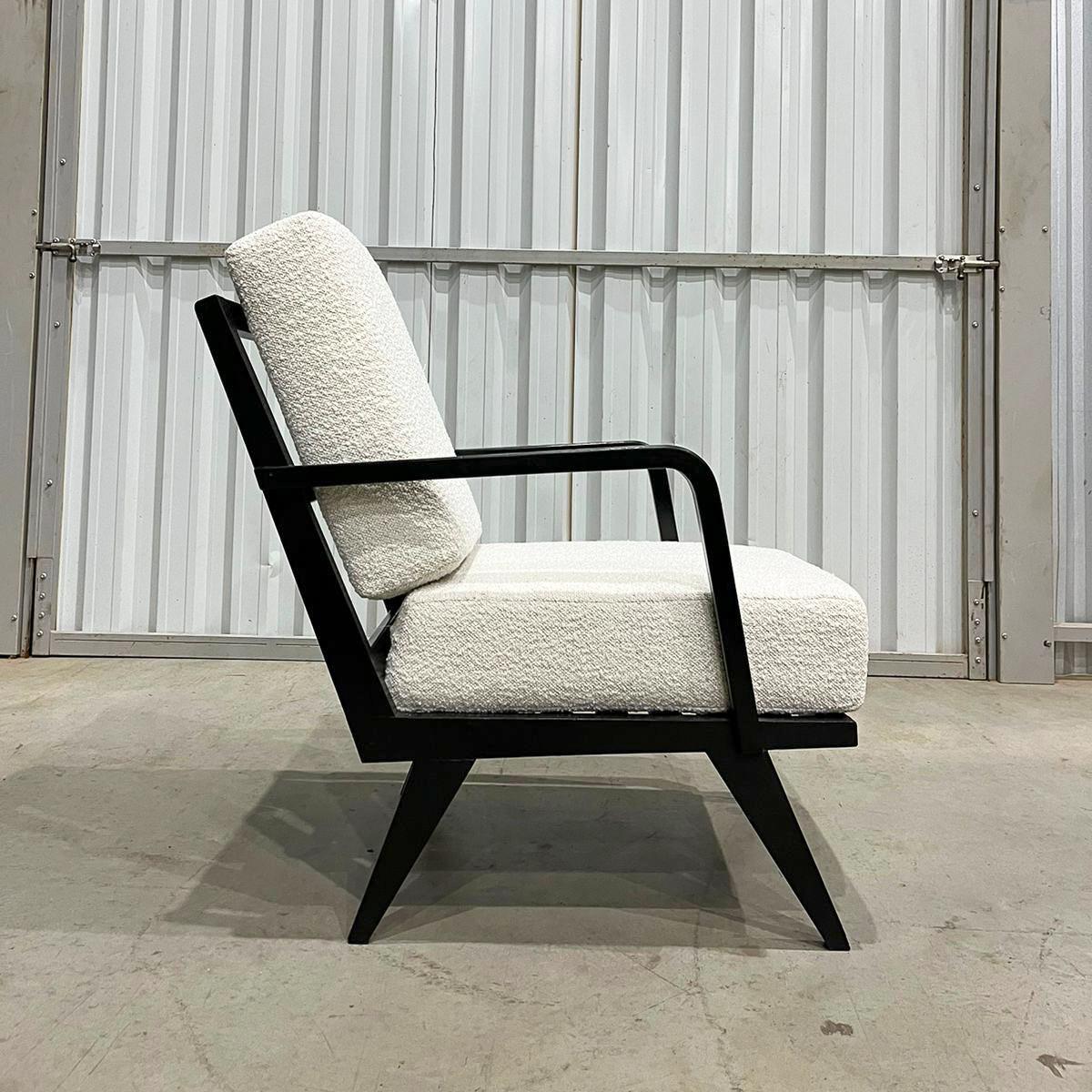Brazilian Modern Armchair in Hardwood and Boucle, Unknown, Brazil, 1960s In Good Condition For Sale In New York, NY