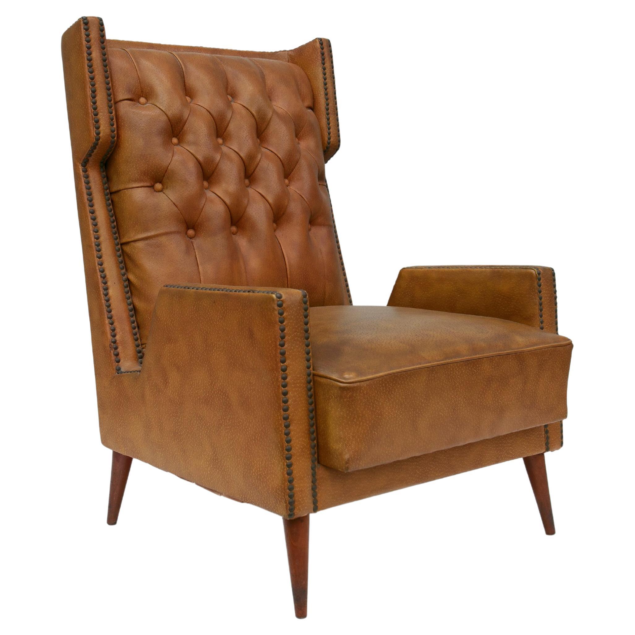 Available today, this Mid-Century Modern armchair in hardwood and brown faux leather by Giuseppe Scapinelli, 1950s Brazil is nothing less than the FIND of the year!

The armchair is in its original form and is in an excellent state. This beauty