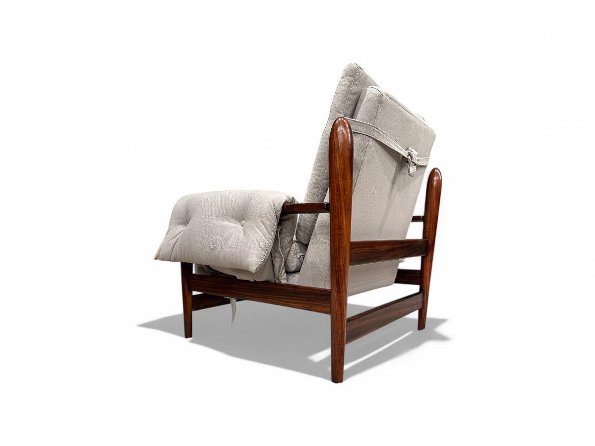 Brazilian Modern Armchair in Hardwood &  Fabric by Liceu de Artes, 1960, Brazil 2