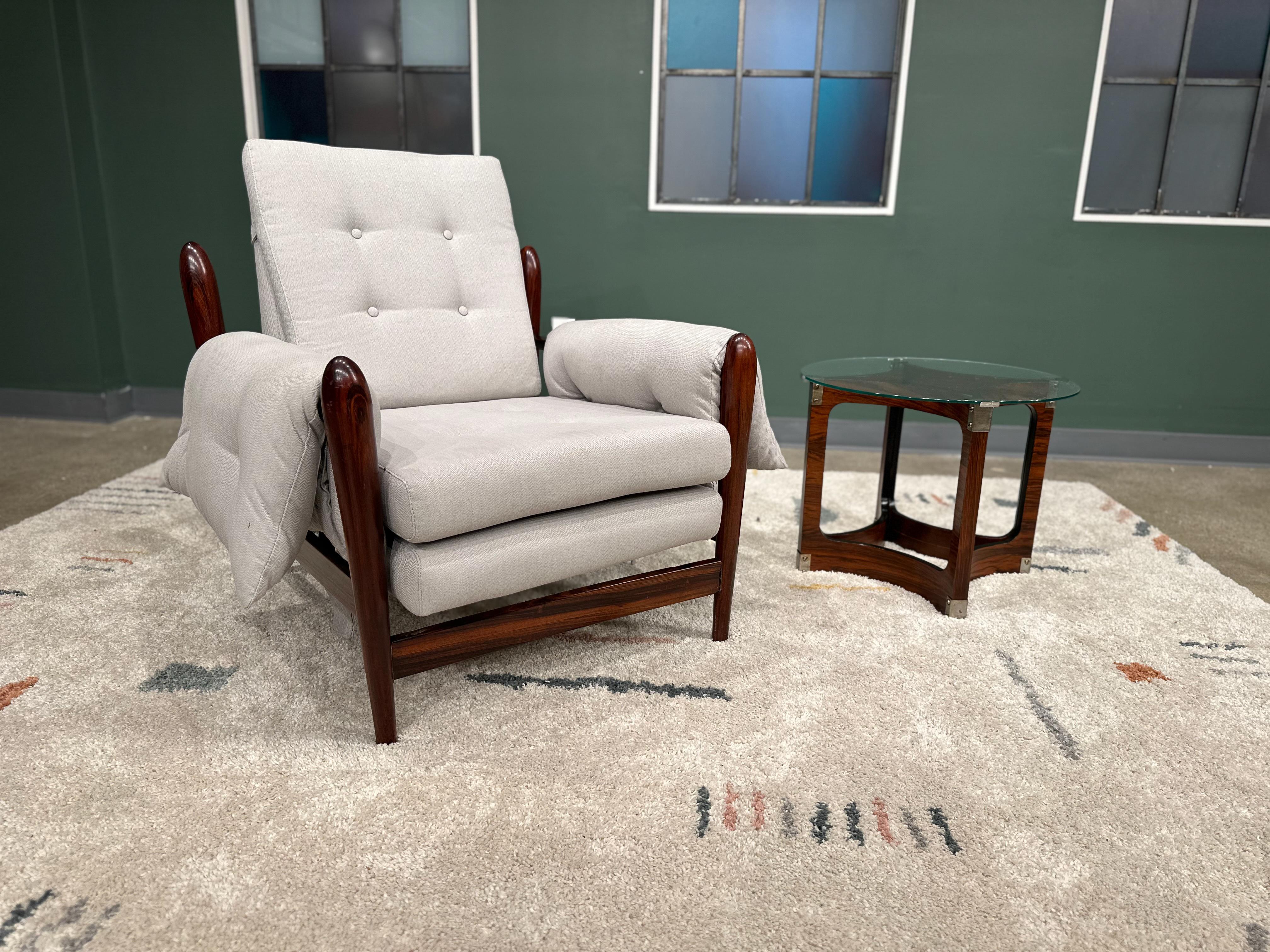 Mid-20th Century Brazilian Modern Armchair in Hardwood &  Fabric by Liceu de Artes, 1960, Brazil