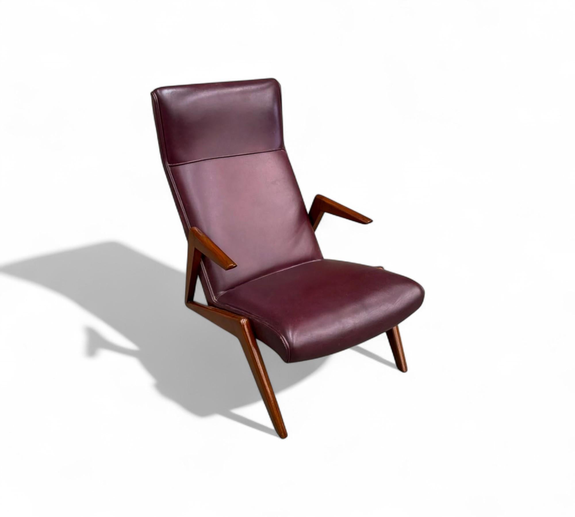 Sillón moderno brasileño de madera e imitación de cuero, att. José Zanine Caldas en venta 4