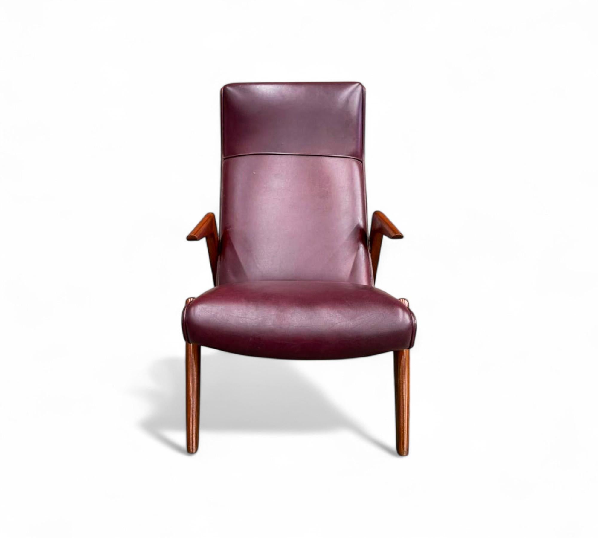 Sillón moderno brasileño de madera e imitación de cuero, att. José Zanine Caldas en venta 7