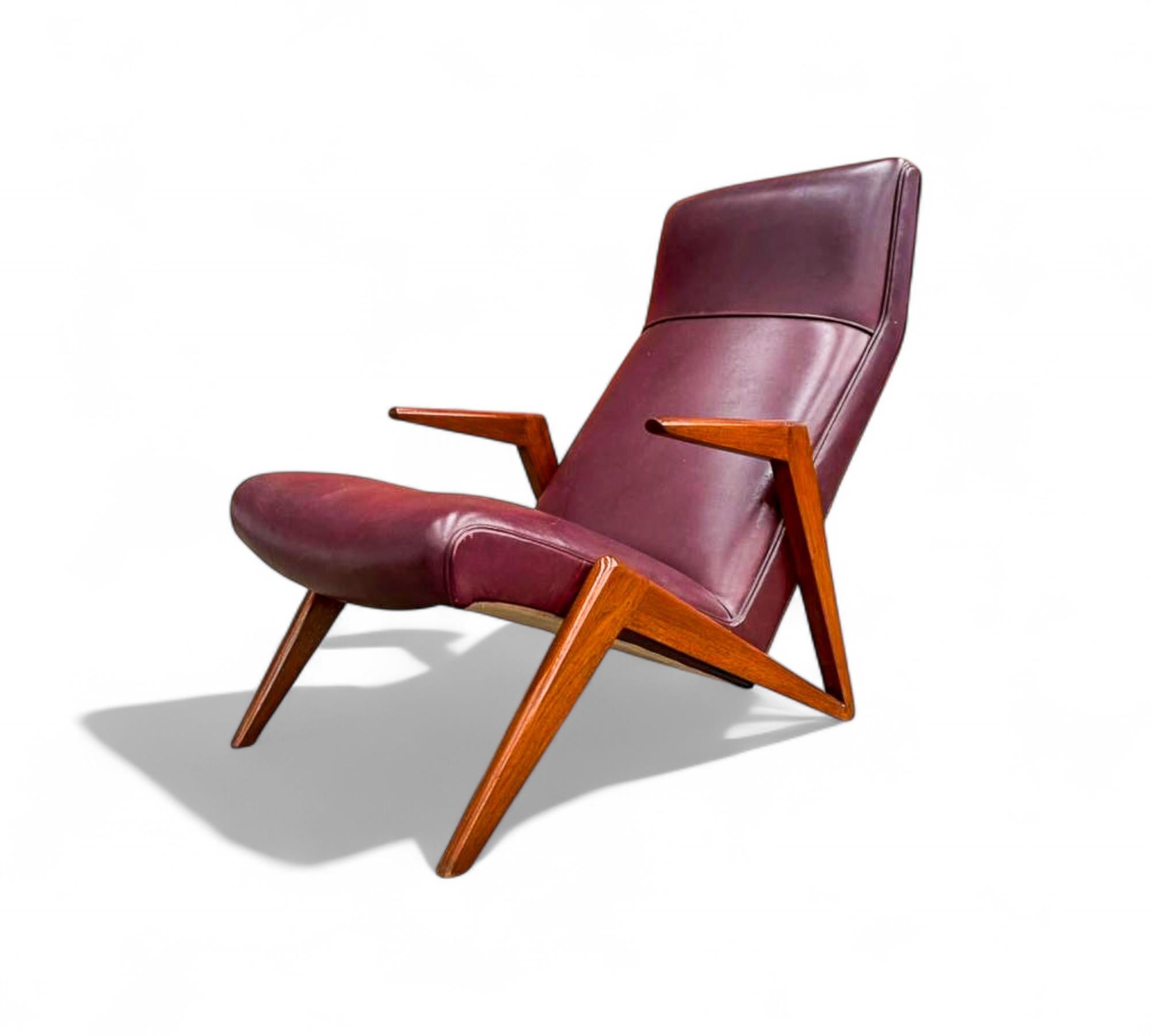 Sillón moderno brasileño de madera e imitación de cuero, att. José Zanine Caldas en venta 9