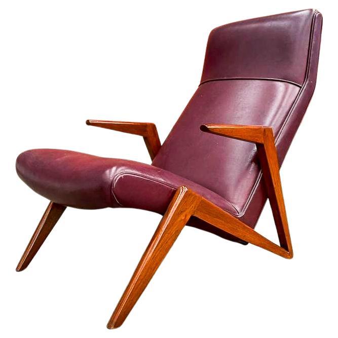 Fauteuil moderne brésilien en bois dur et faux cuir, att. Jose Zanine Caldas