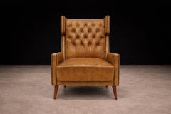 Poltrona moderna brasiliana in legno e finta pelle, Giuseppe Scapinelli, anni '50