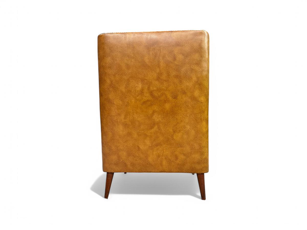 Brésilien Fauteuil moderne brésilien en bois dur et similicuir, Giuseppe Scapinelli, années 1950 en vente