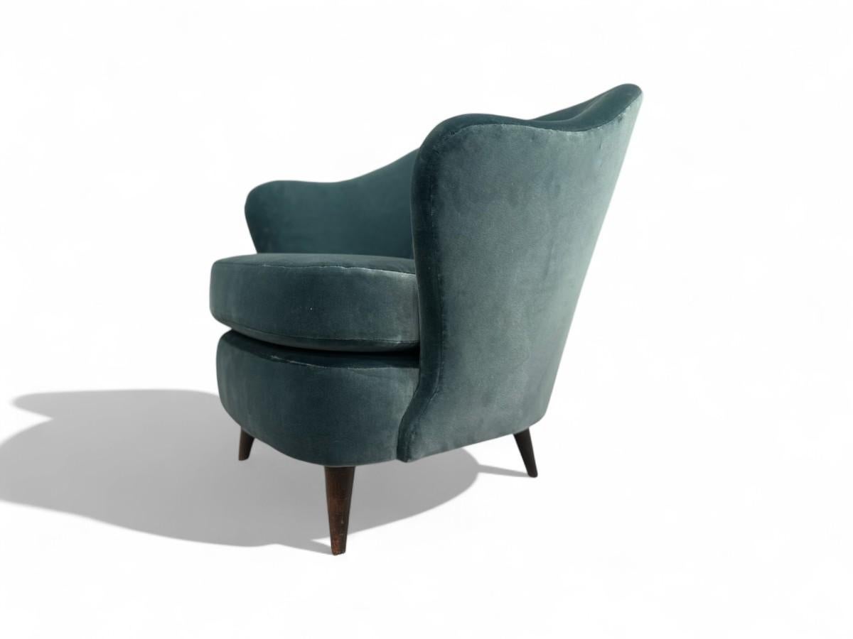 Sillón Moderno Brasileño en Madera Dura y Mohair, Joaquim Tenreiro, c. 1960 Tela en venta