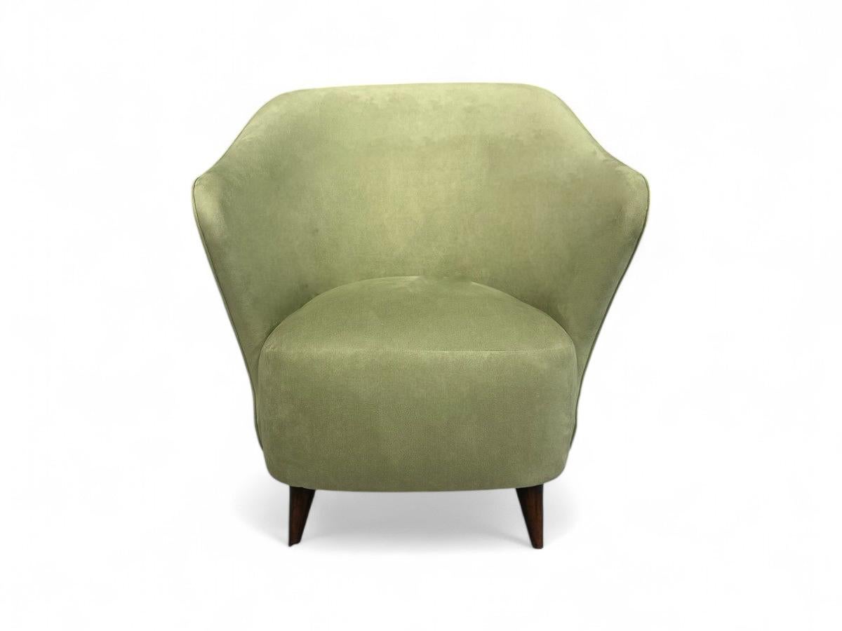 Brazilian Modern Armchair in Hardwood & Ultrasuede, Att. Joaquim Tenreiro, 1960s For Sale 4