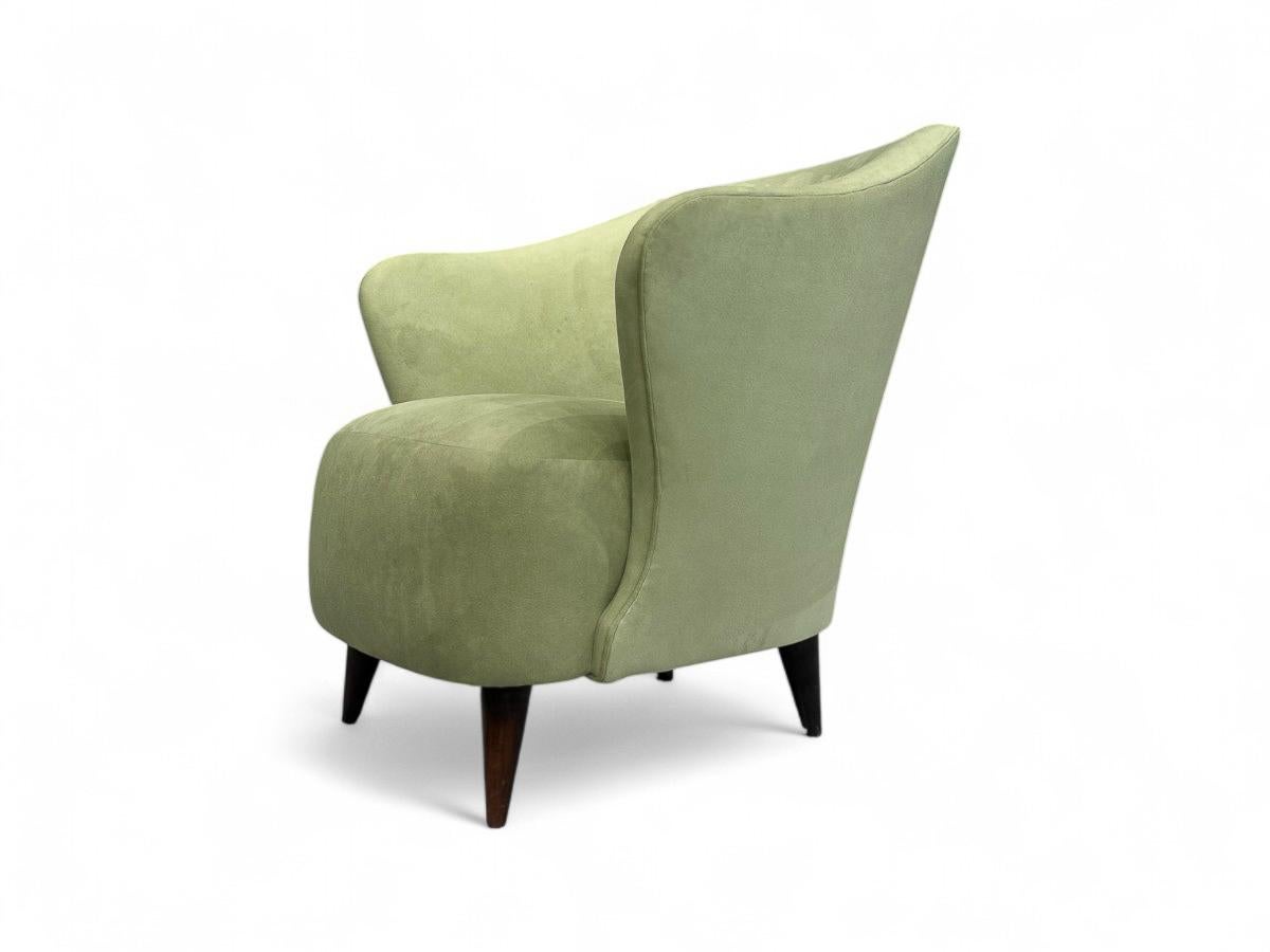 Mid-Century Modern Brazilian Modern Armchair in Hardwood & Ultrasuede, Att. Joaquim Tenreiro, 1960s For Sale