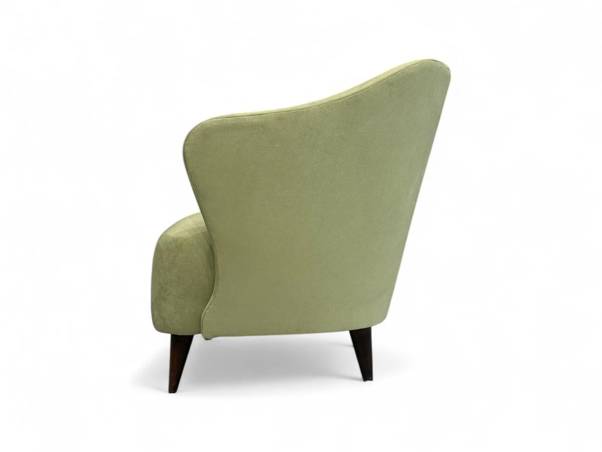 Brazilian Modern Armchair in Hardwood & Ultrasuede, Att. Joaquim Tenreiro, 1960s In Good Condition For Sale In New York, NY