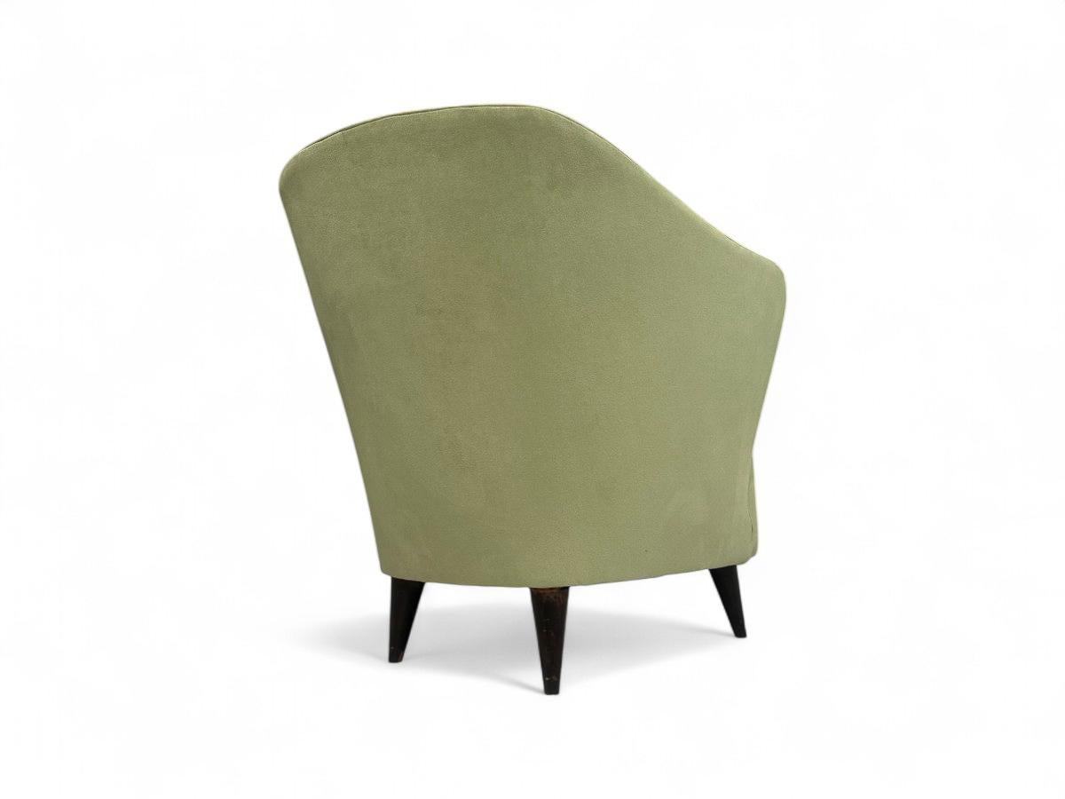 Brazilian Modern Armchair in Hardwood & Ultrasuede, Att. Joaquim Tenreiro, 1960s For Sale 2
