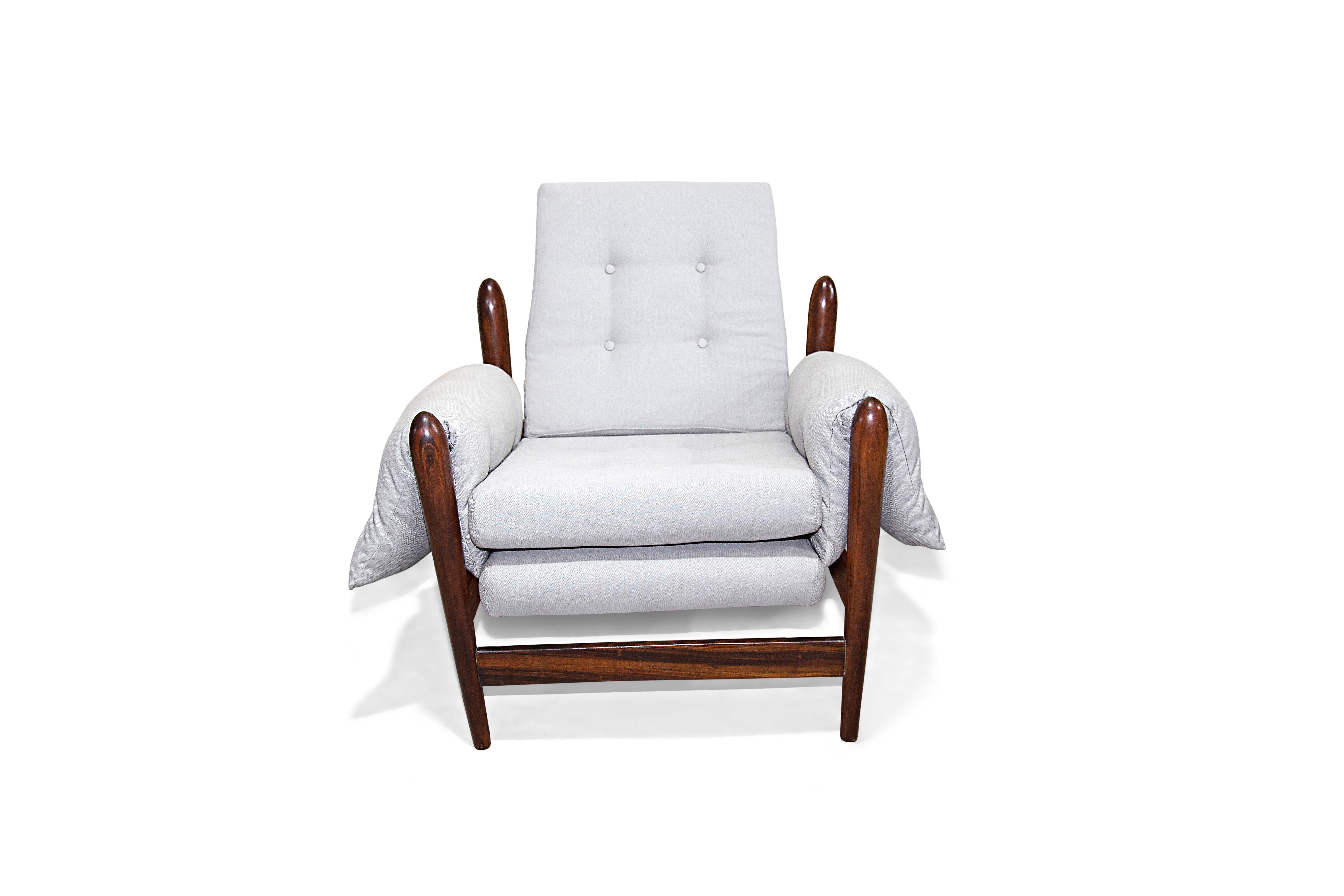 Brazilian Modern Armchair in Hardwood &  Fabric by Liceu de Artes, 1960, Brazil 3