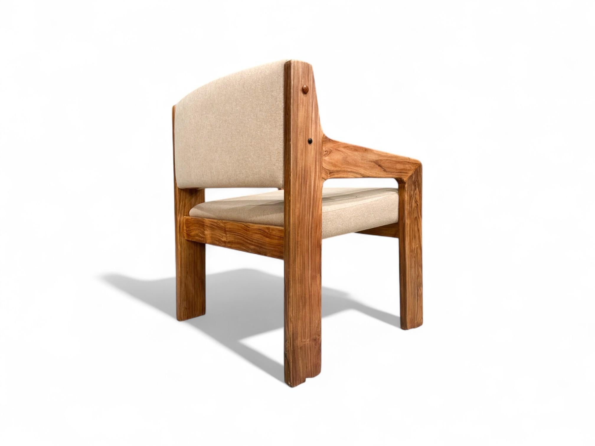 Moderner brasilianischer Sessel mit Hartholz- und Wollpolsterung, Jorge Zalszupin, 1970er Jahre (Holzarbeit) im Angebot