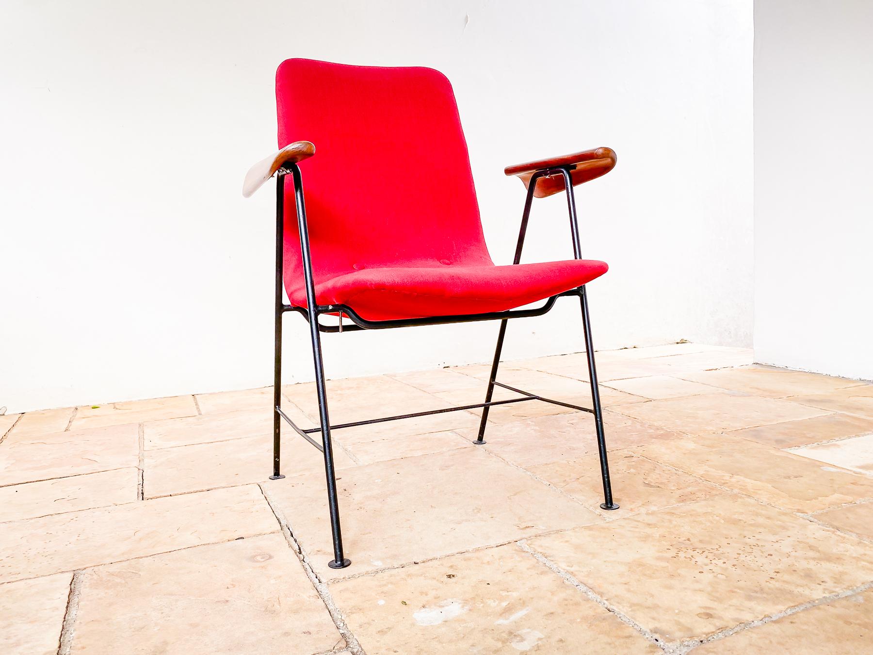 Brazilian Modern Armchair in Iron & Hardwood, Designed by Carlo Hauner For Sale 5