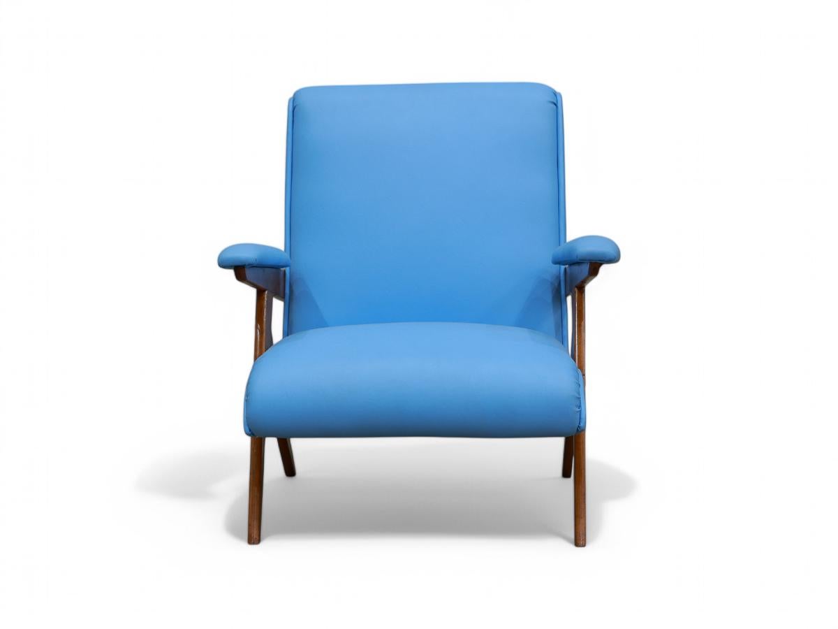 Available right now, this Brazilian Modern armchair in wood & faux leather by Jose Zanine Caldas, in the fifties decade is gorgeous!

The Z armchair, crafted from solid ivory wood or 